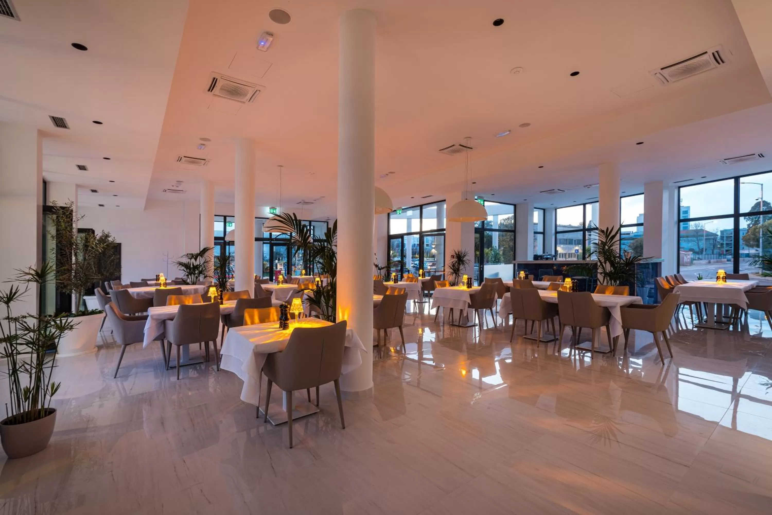 Restaurant/places to eat in Miramare Hotel
