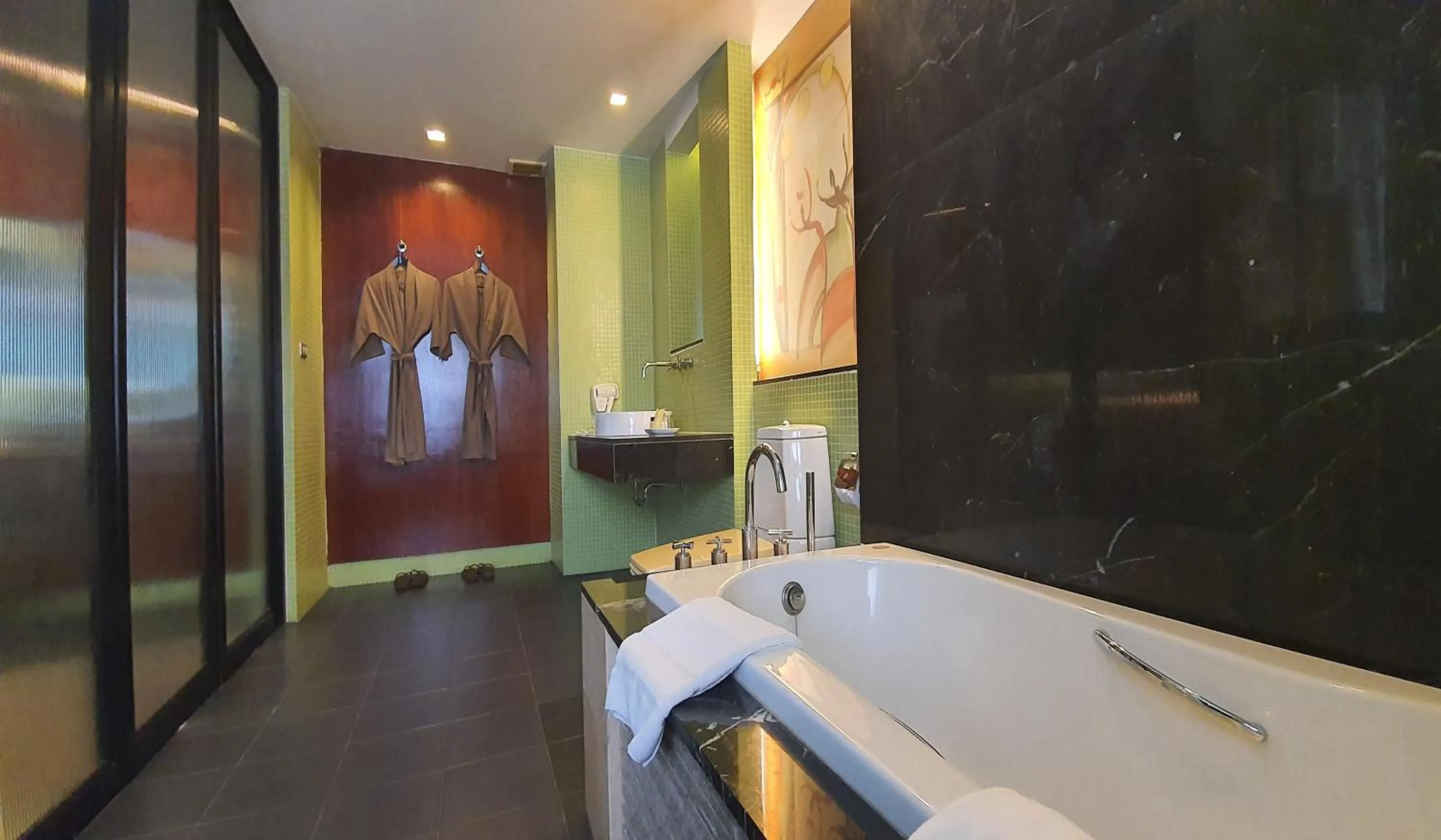 Bathroom in Long Beach Garden Hotel & Pavilions