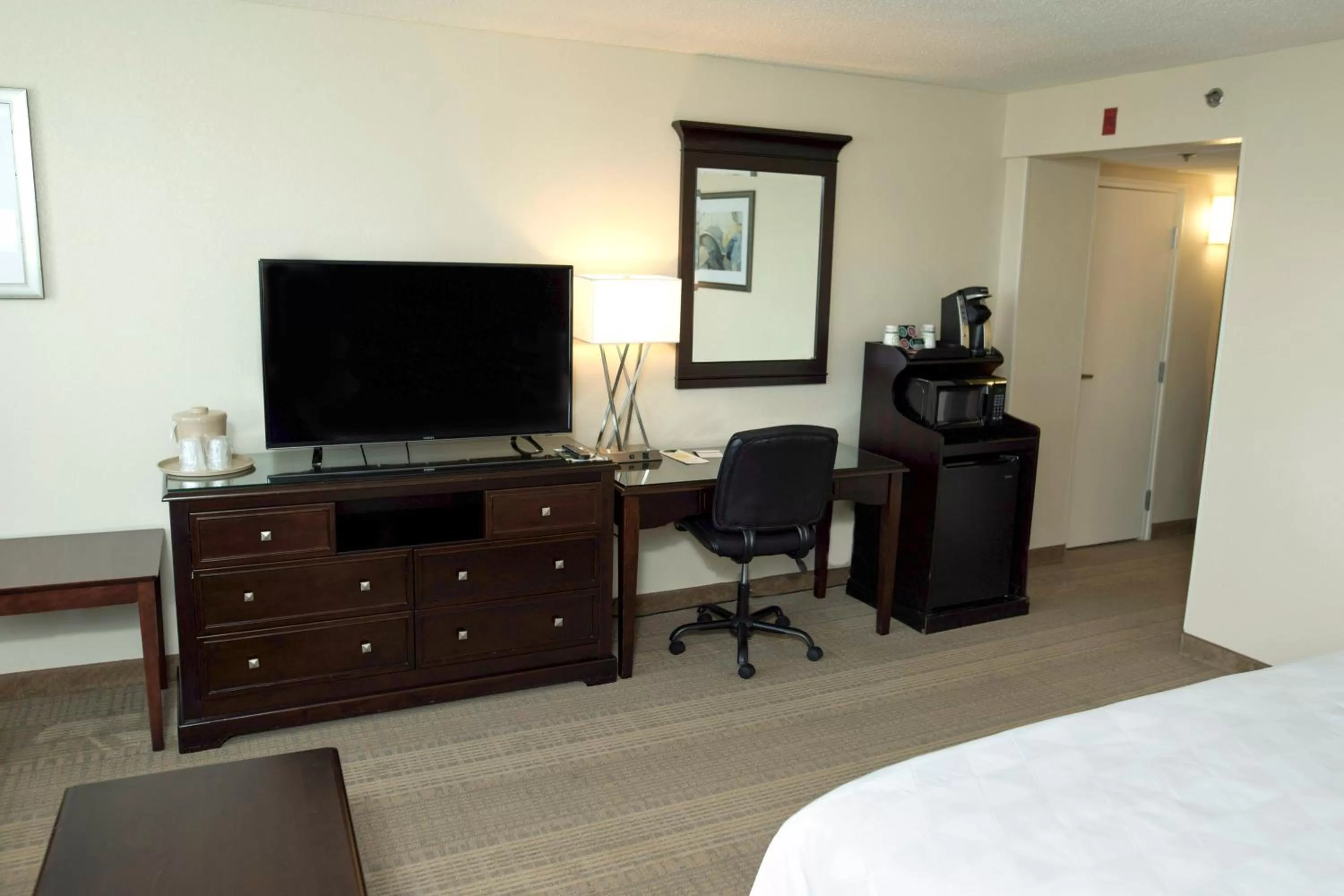 Photo of the whole room, Bed in Holiday Inn Birmingham-Airport by IHG