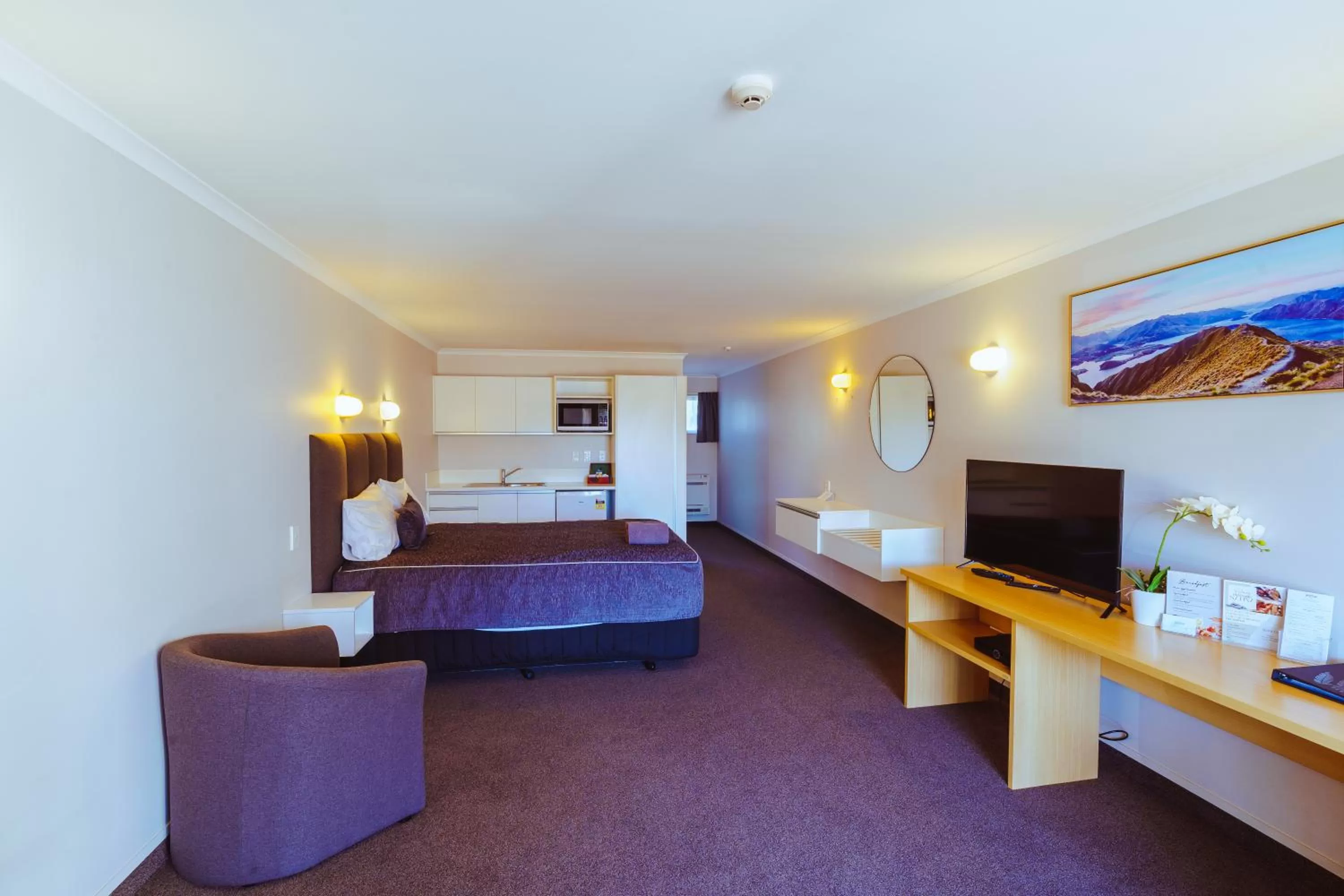 Bed in Anchorage Motor Lodge