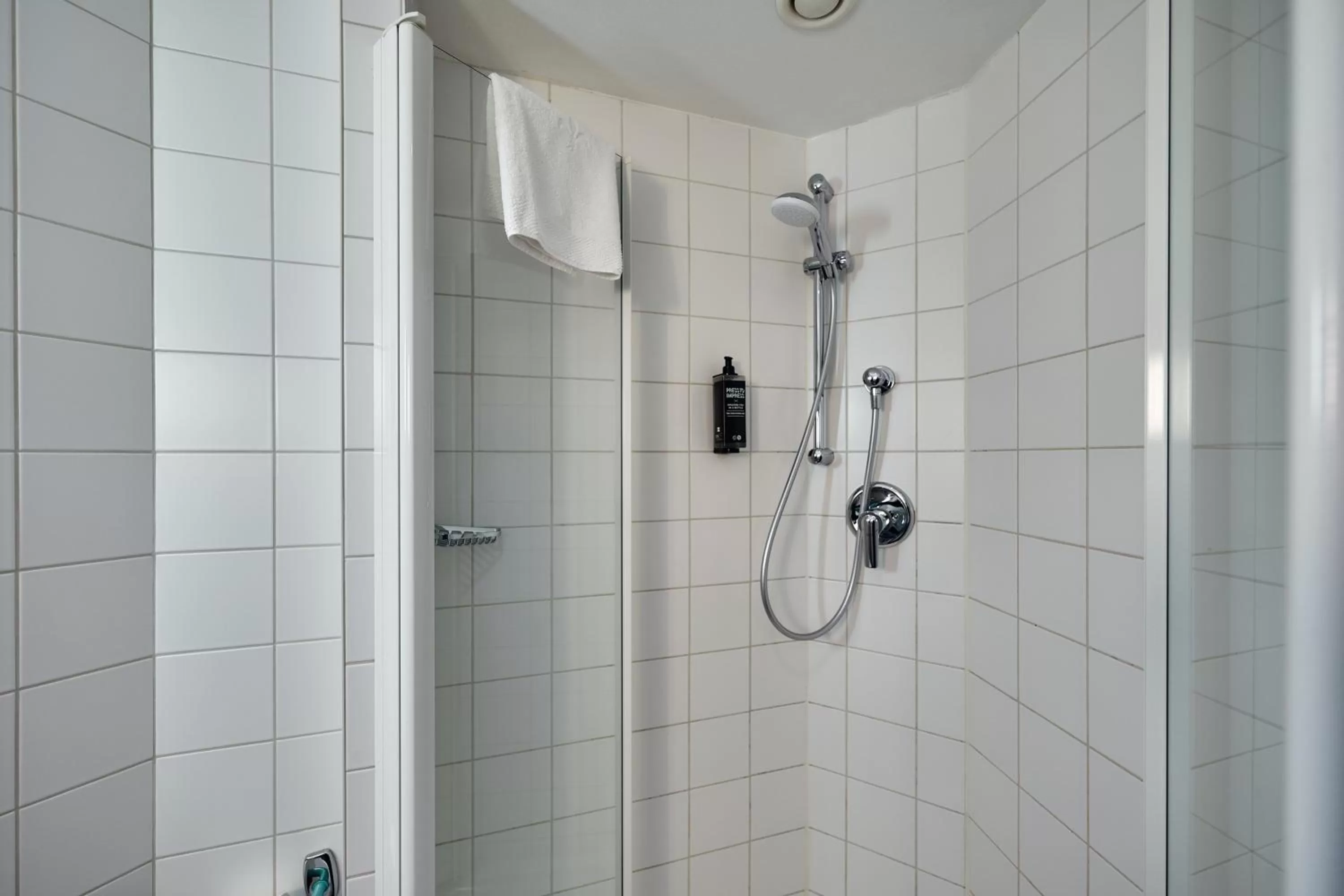 Bathroom in ibis Wien City