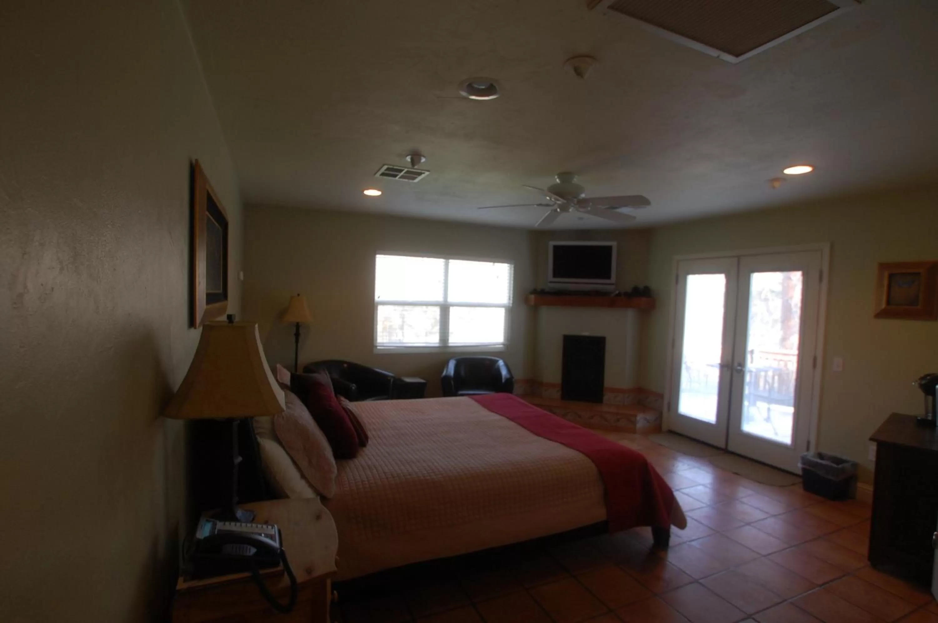 Bed in Queen's Inn By The River