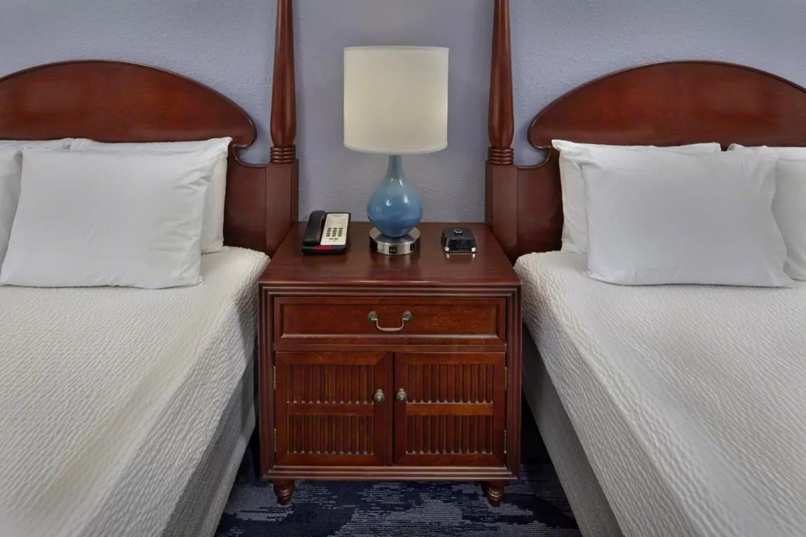 Bed in SummerPlace Inn