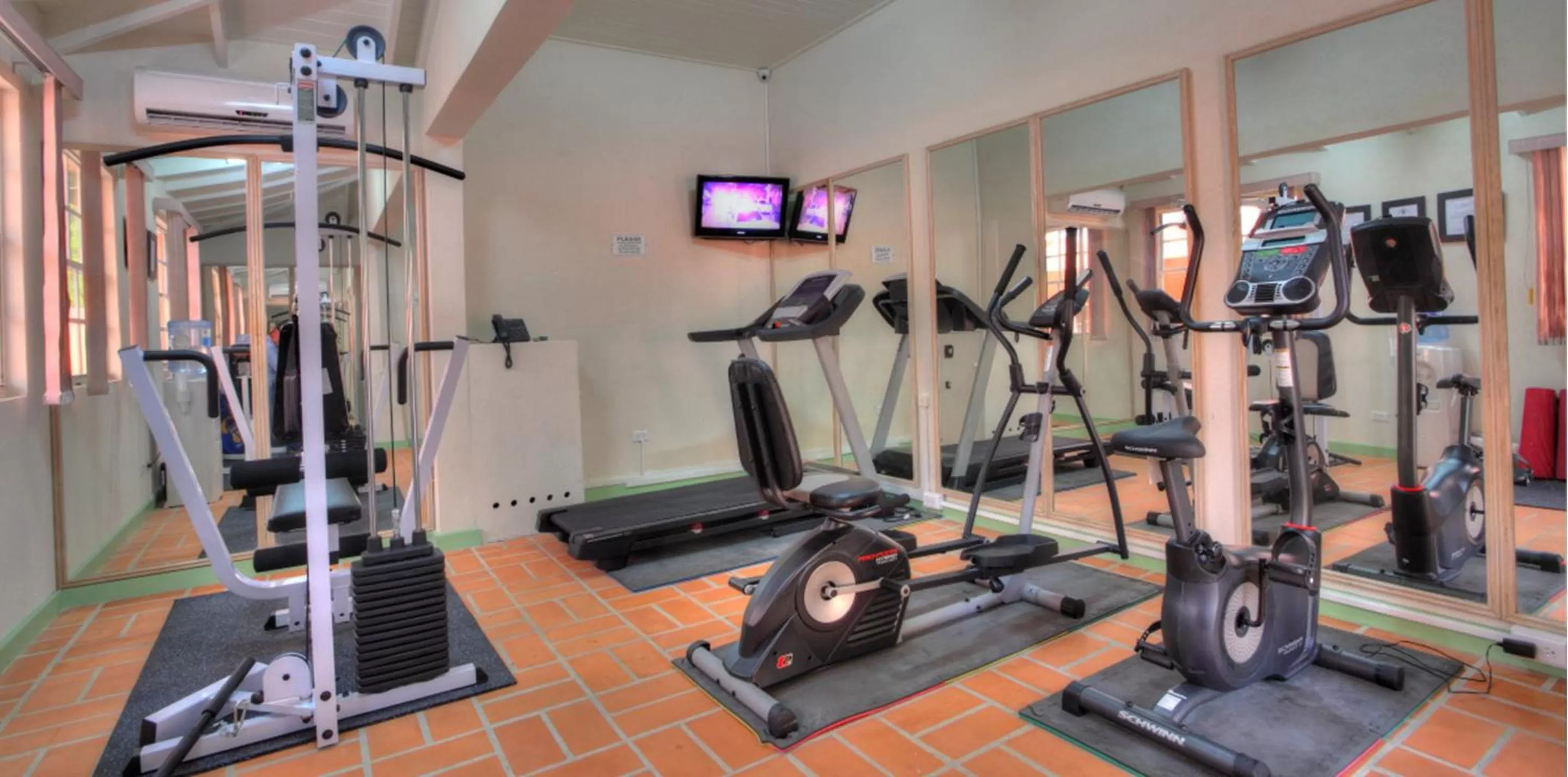 Fitness centre/facilities in Worthing Court Apartment Hotel