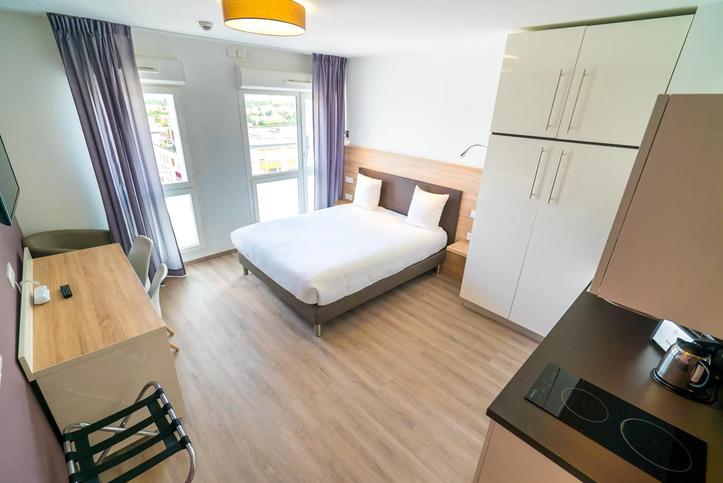 Photo of the whole room, Bed in All Suites Appart Hôtel - Choisy-le-Roi