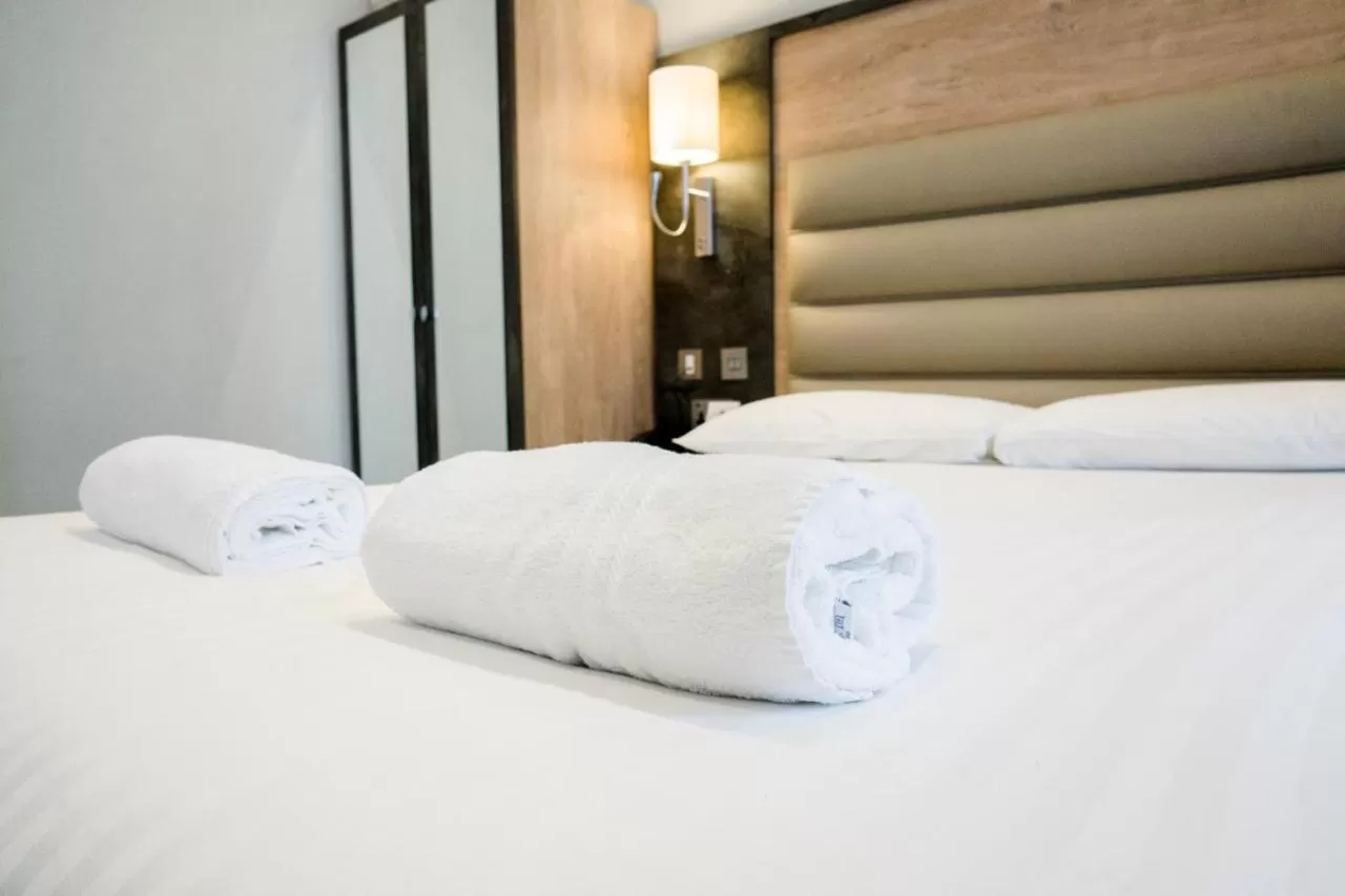 Bed in Best Western Buckingham Palace Rd