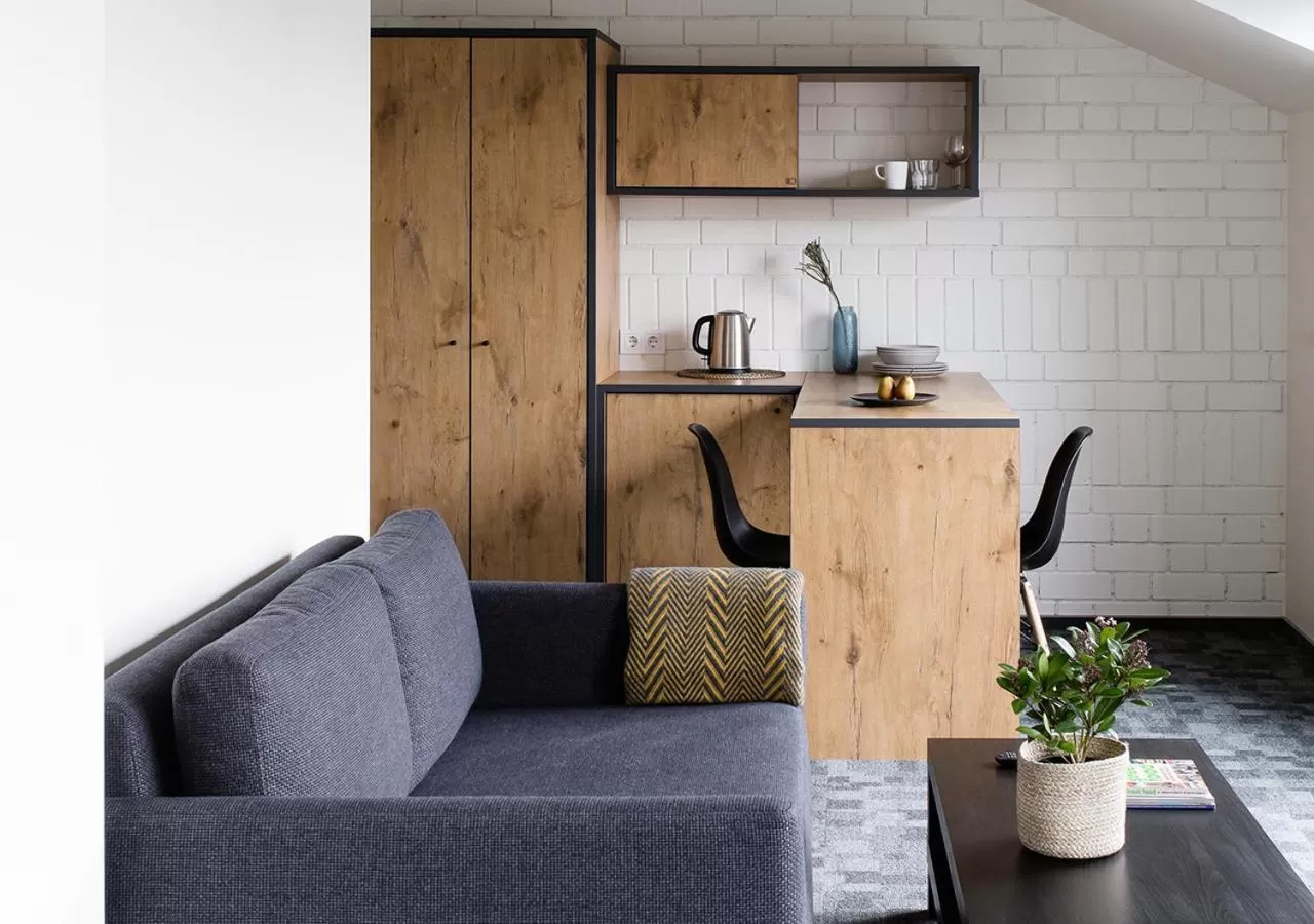 Photo of the whole room, Kitchen/Kitchenette in SELF CHECK-IN Hotel Railway Apartments