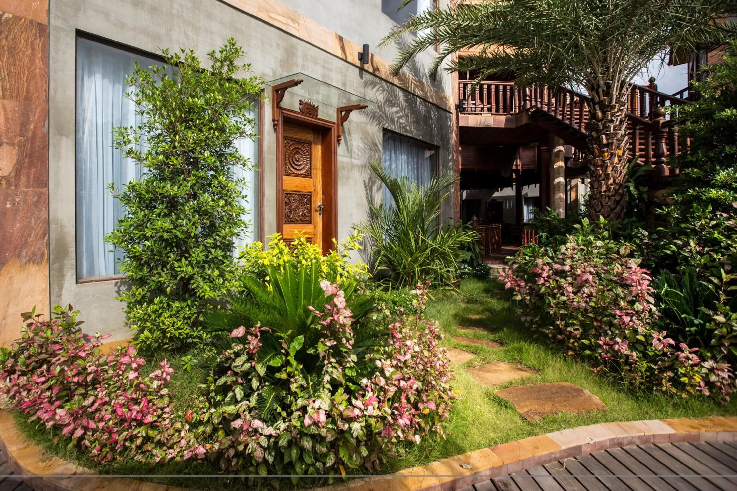 Garden in Model Residence & Spa