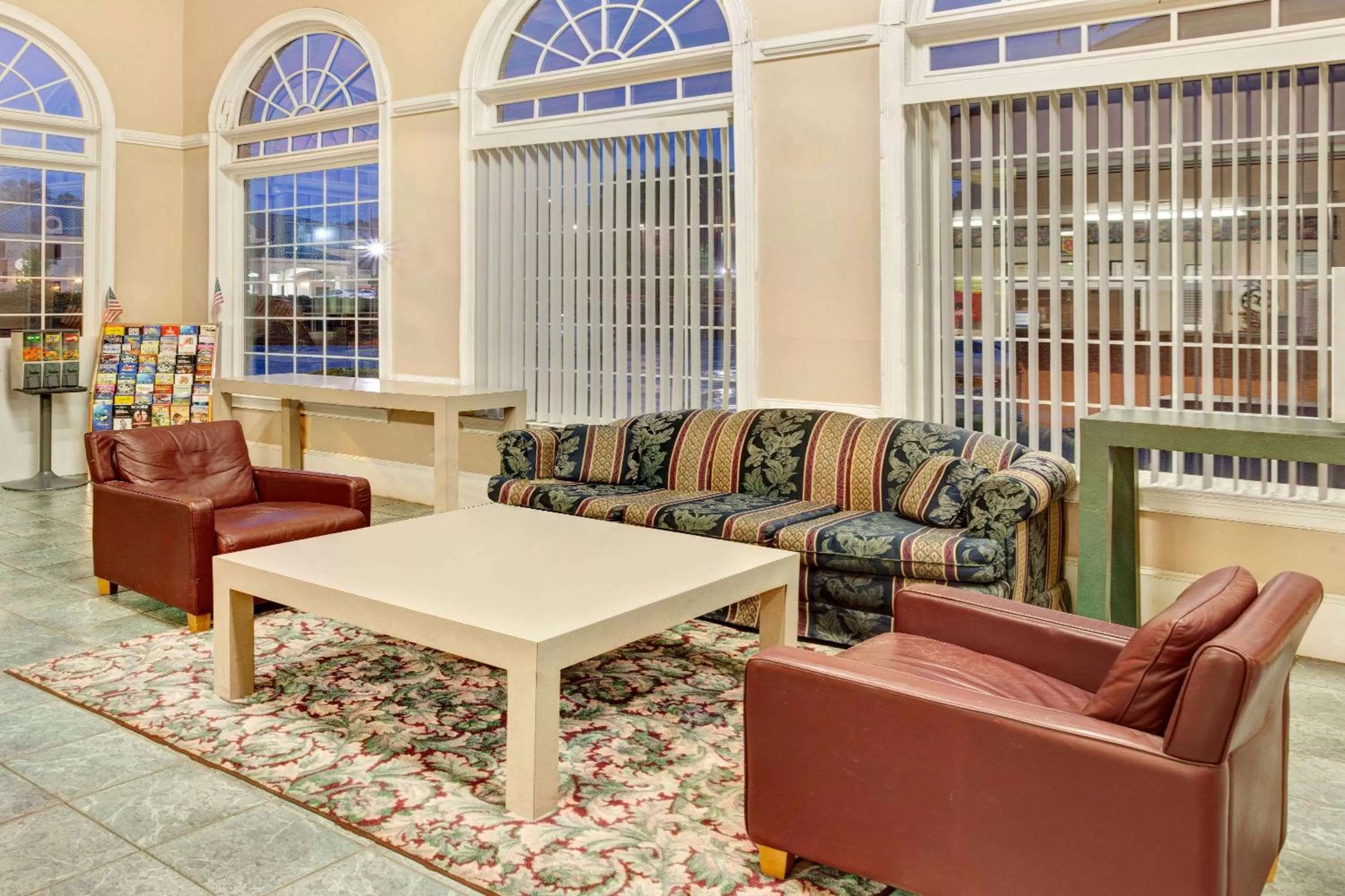 Lobby or reception in Super 8 by Wyndham Marietta/West/Atl Area