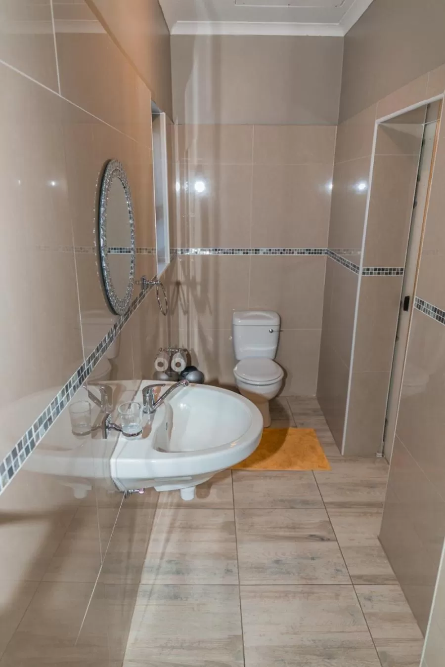 Toilet in Out of Africa Town Lodge