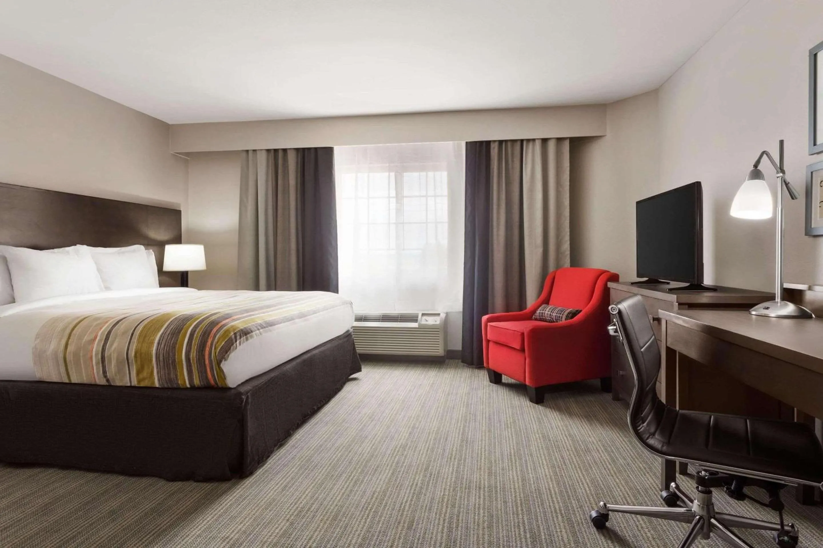 Bedroom, Bed in Country Inn & Suites by Radisson, Shreveport-Airport, LA