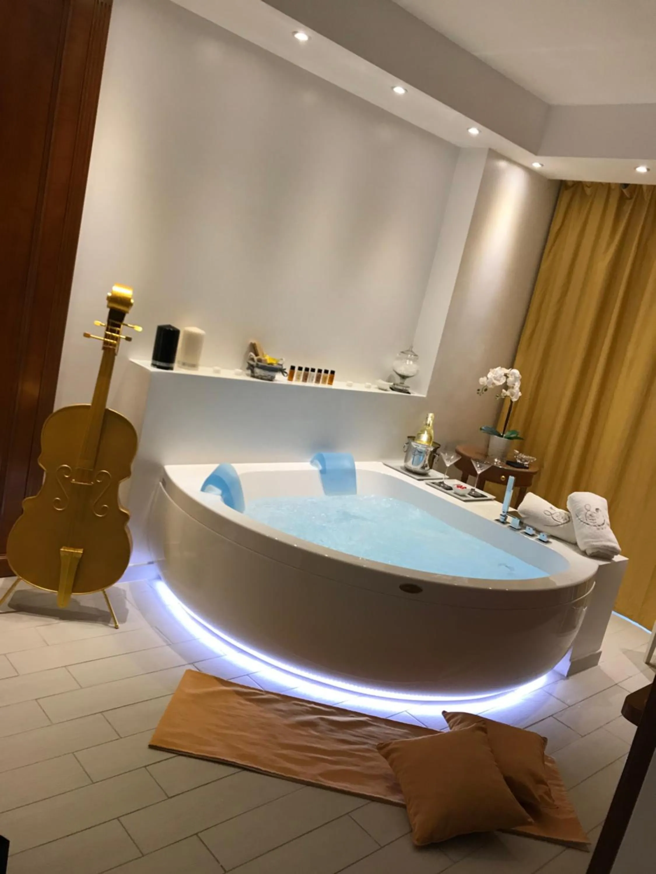 Hot Tub in Ludwig Boutique Hotel & Spa
