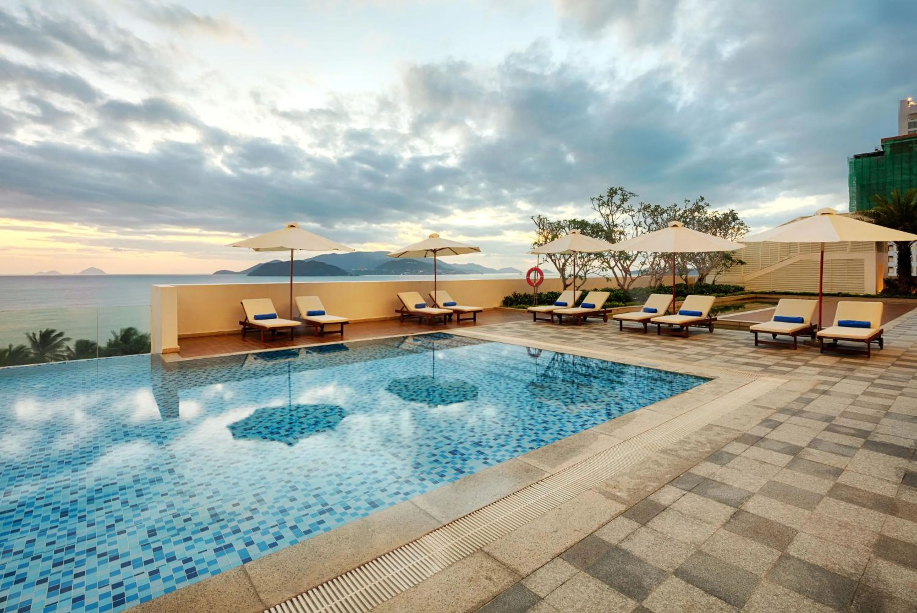 Swimming pool in Vinpearl Beachfront Nha Trang