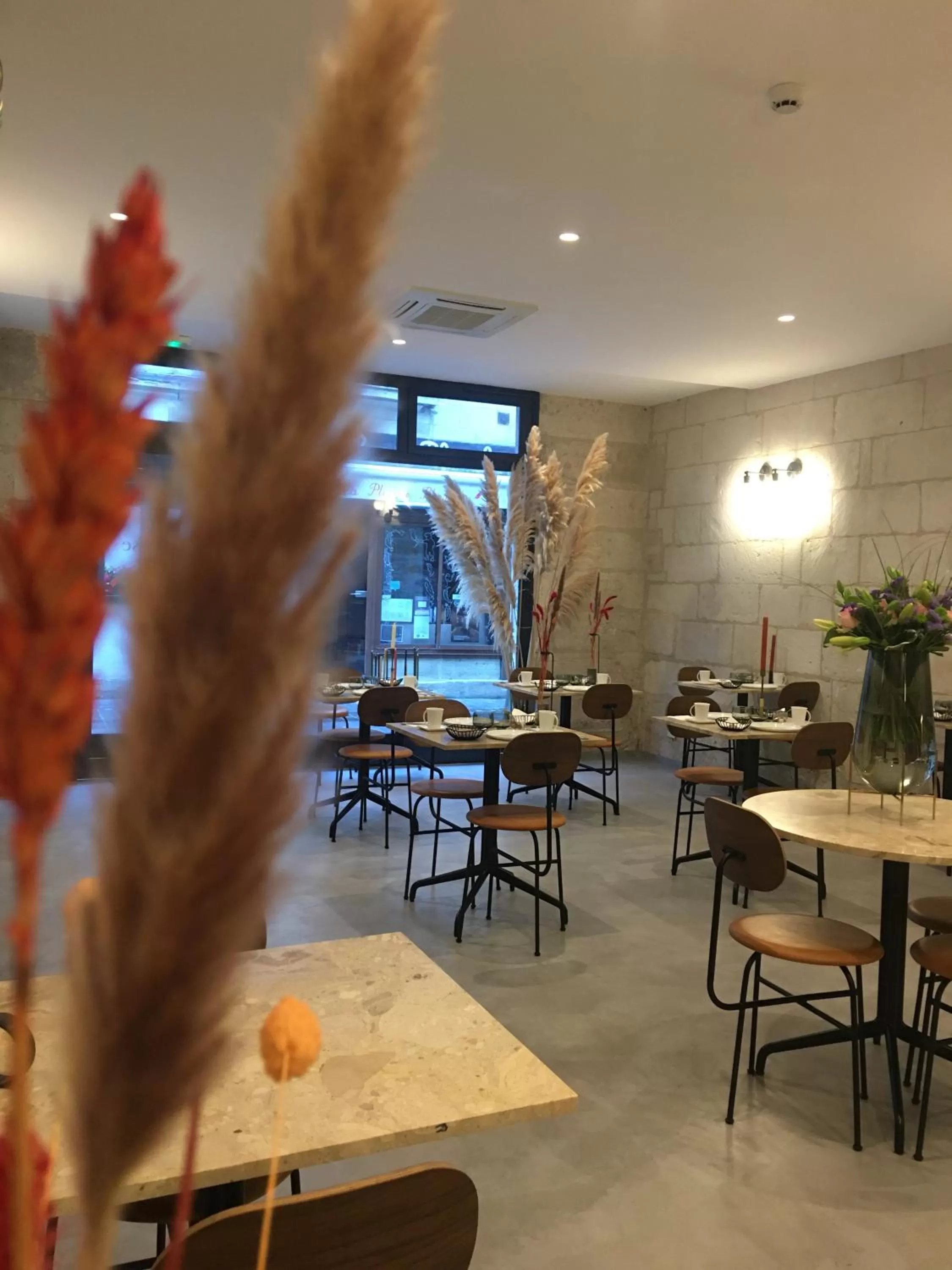 Lounge or bar in Hôtel L'Adresse