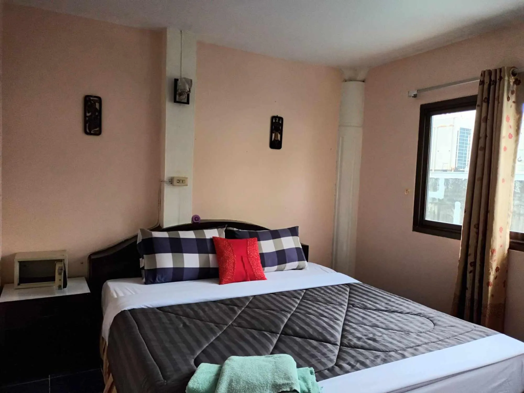 Bed in Patong Rose Guest House 50m to Beach