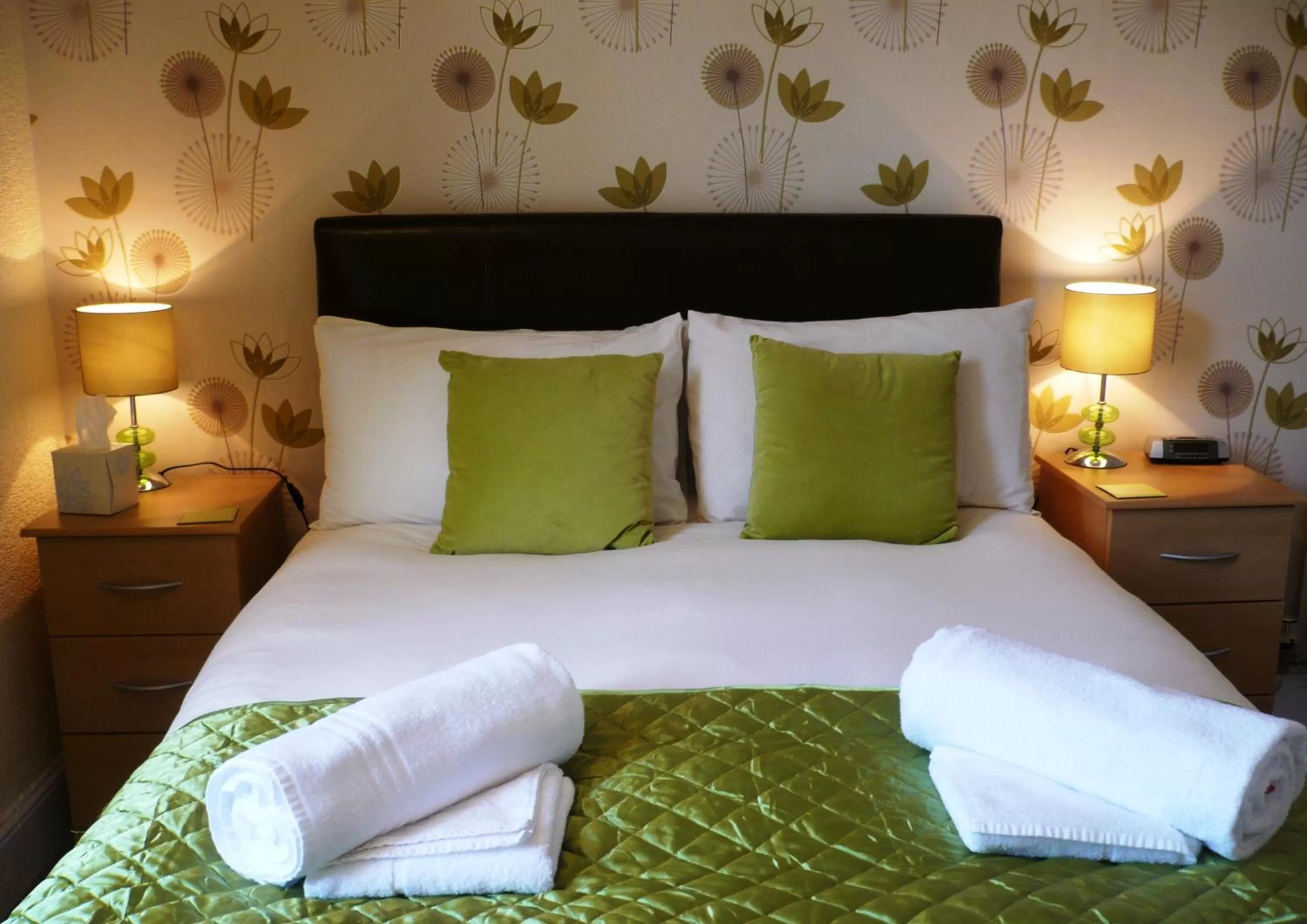 Bedroom, Bed in Milverton House