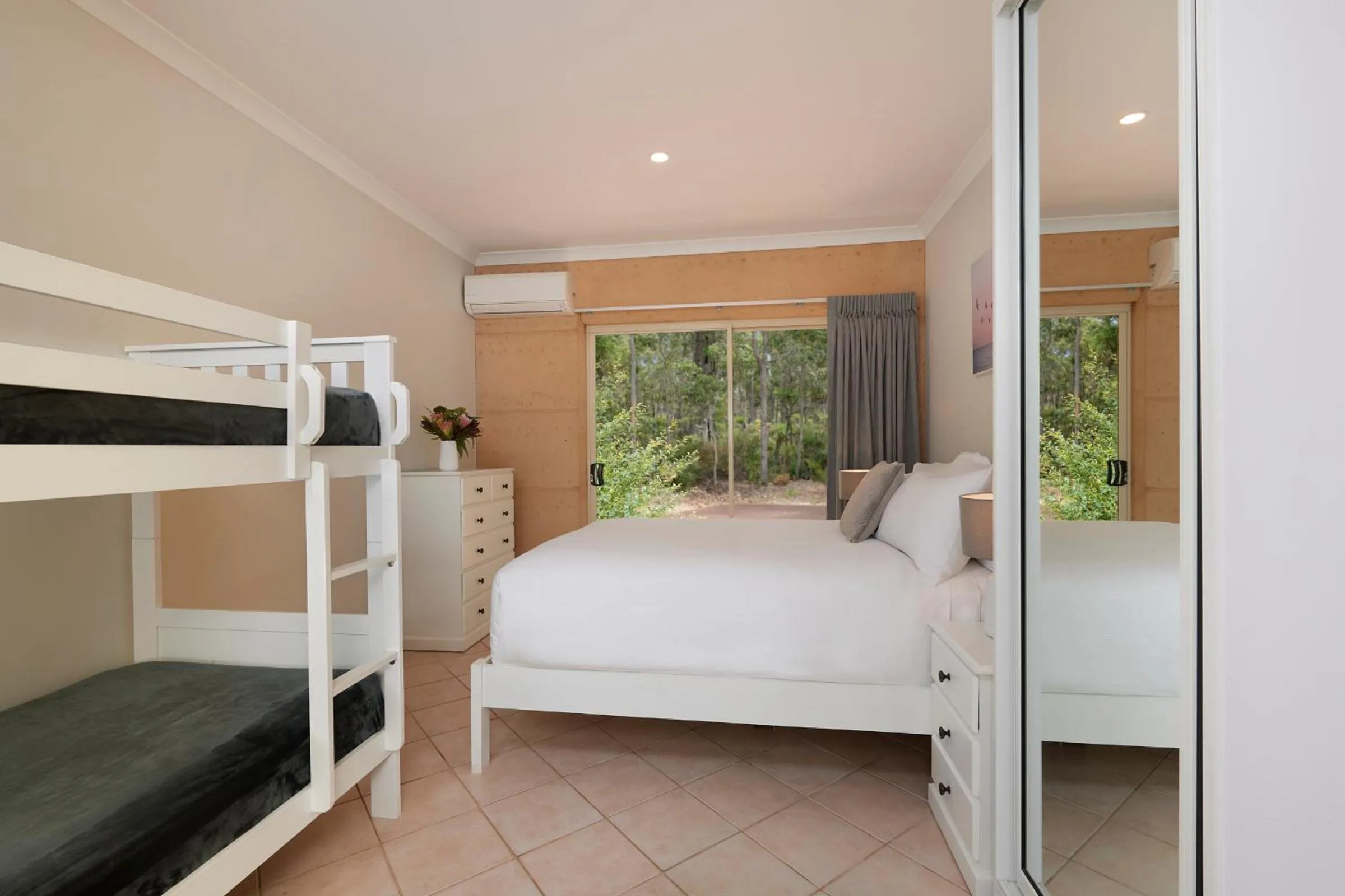 Bedroom, Bed in Eight Willows Retreat