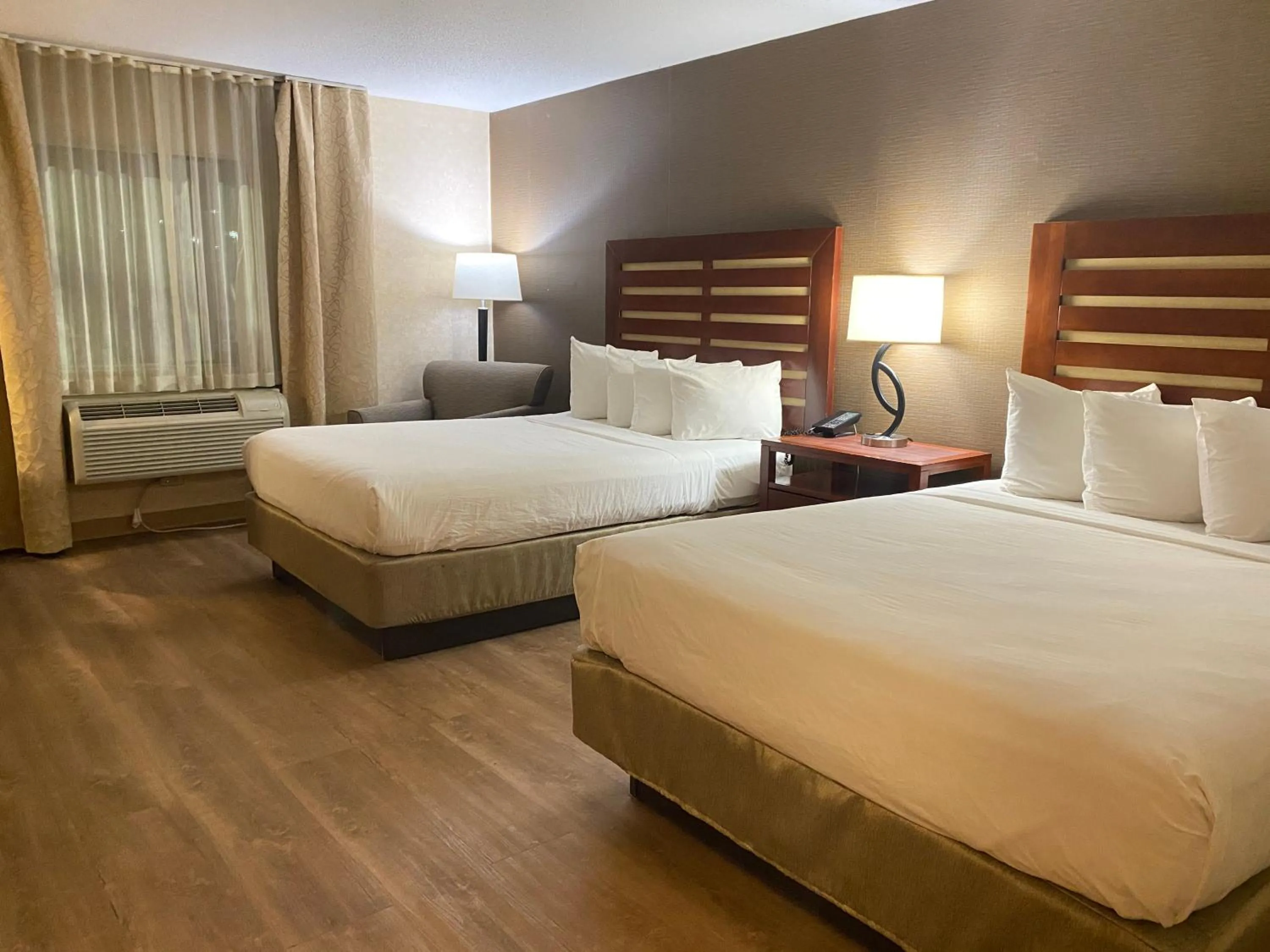 Bed in Wyndham Garden Grand Rapids Airport