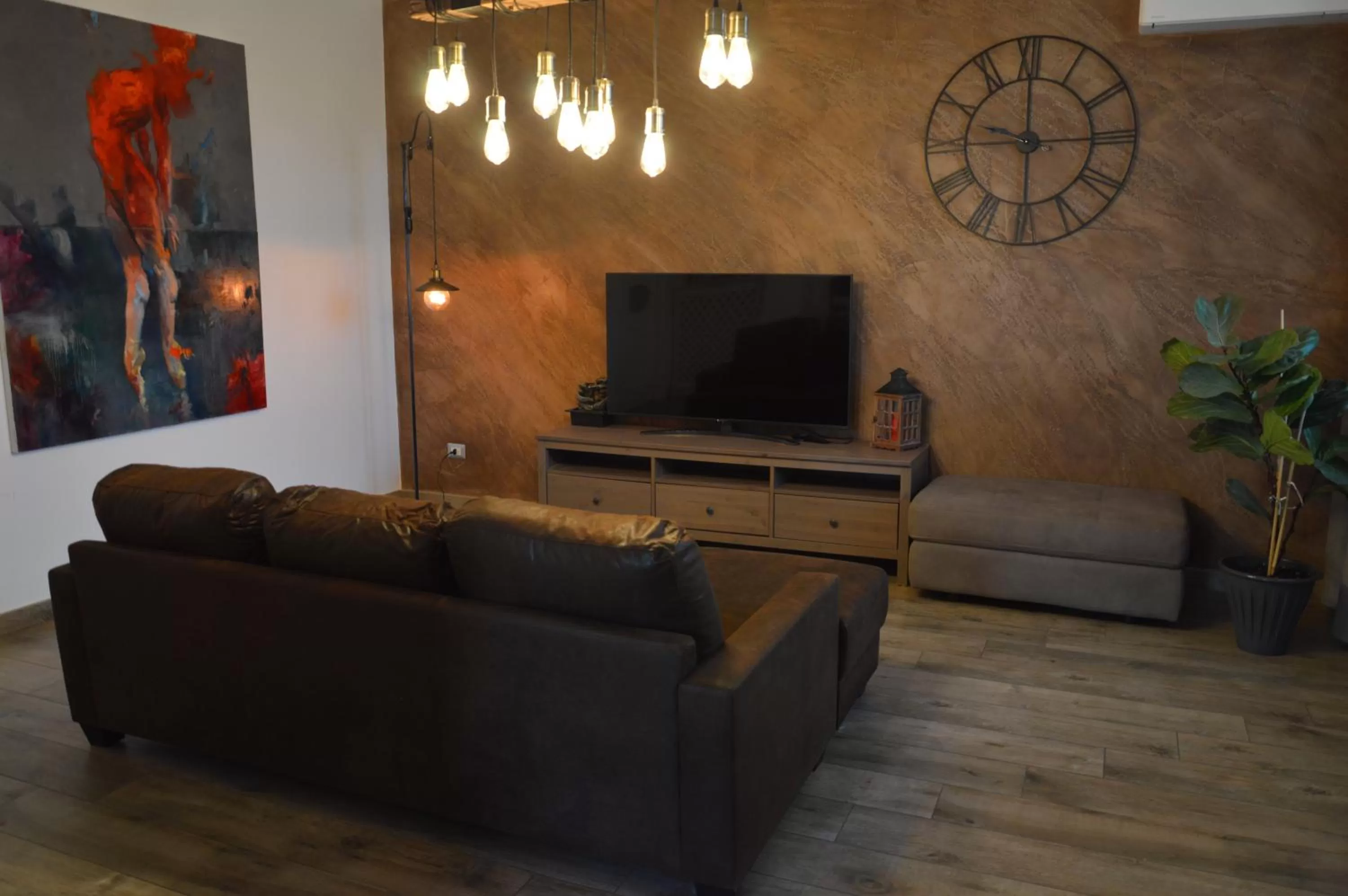 Communal lounge/ TV room, TV/Entertainment Center in La casa di Barry