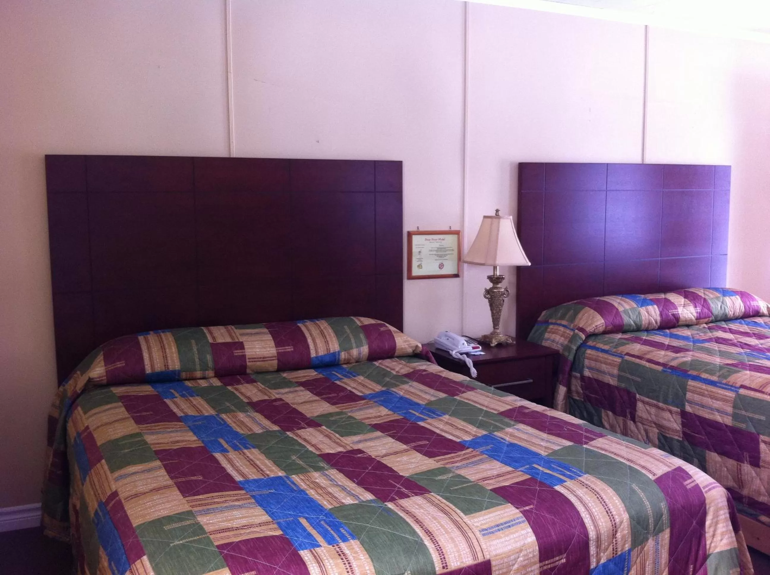 Bed in Deep River Motel