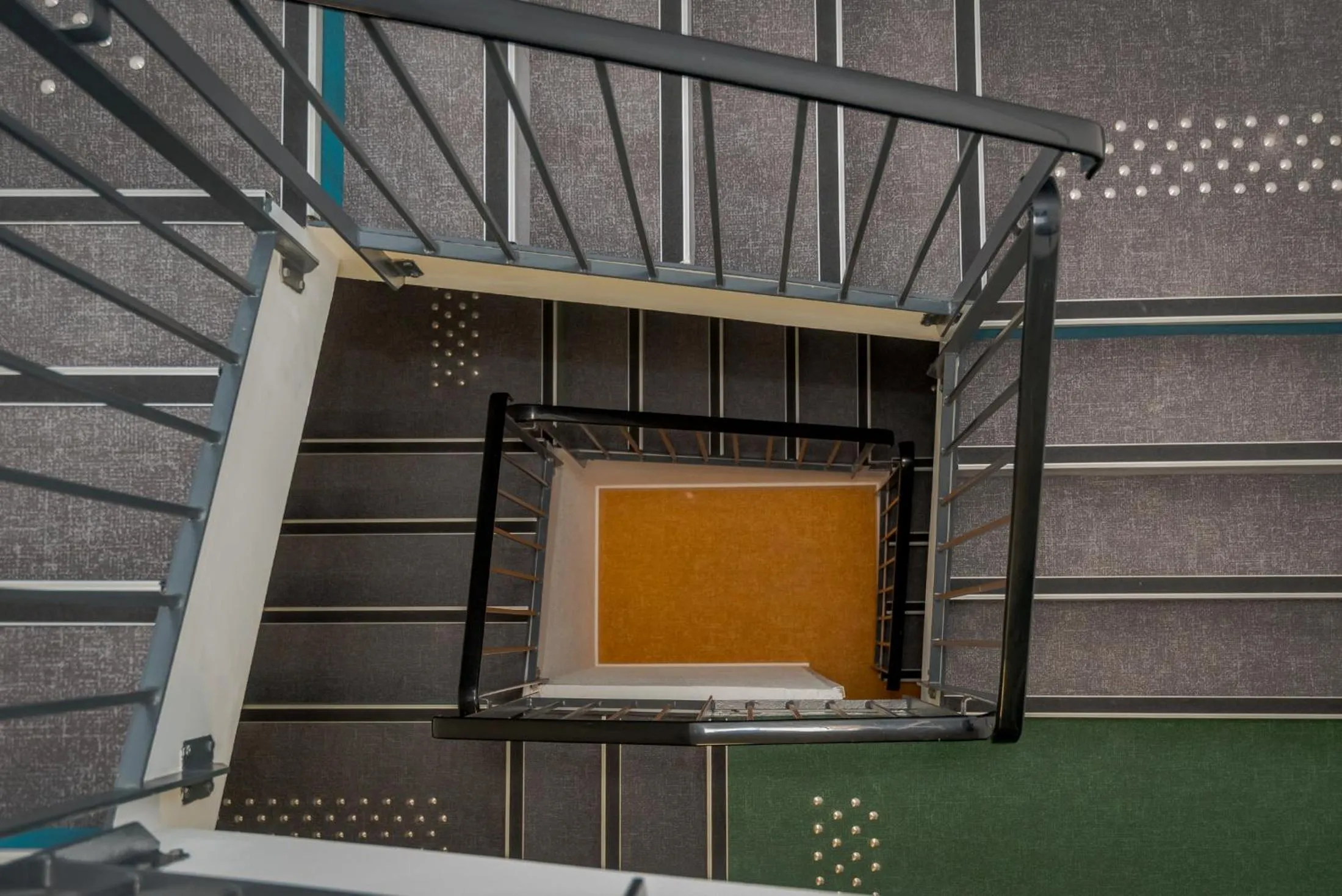 Property building in KYRIAD DIRECT TOULON OUEST - La Seyne sur Mer