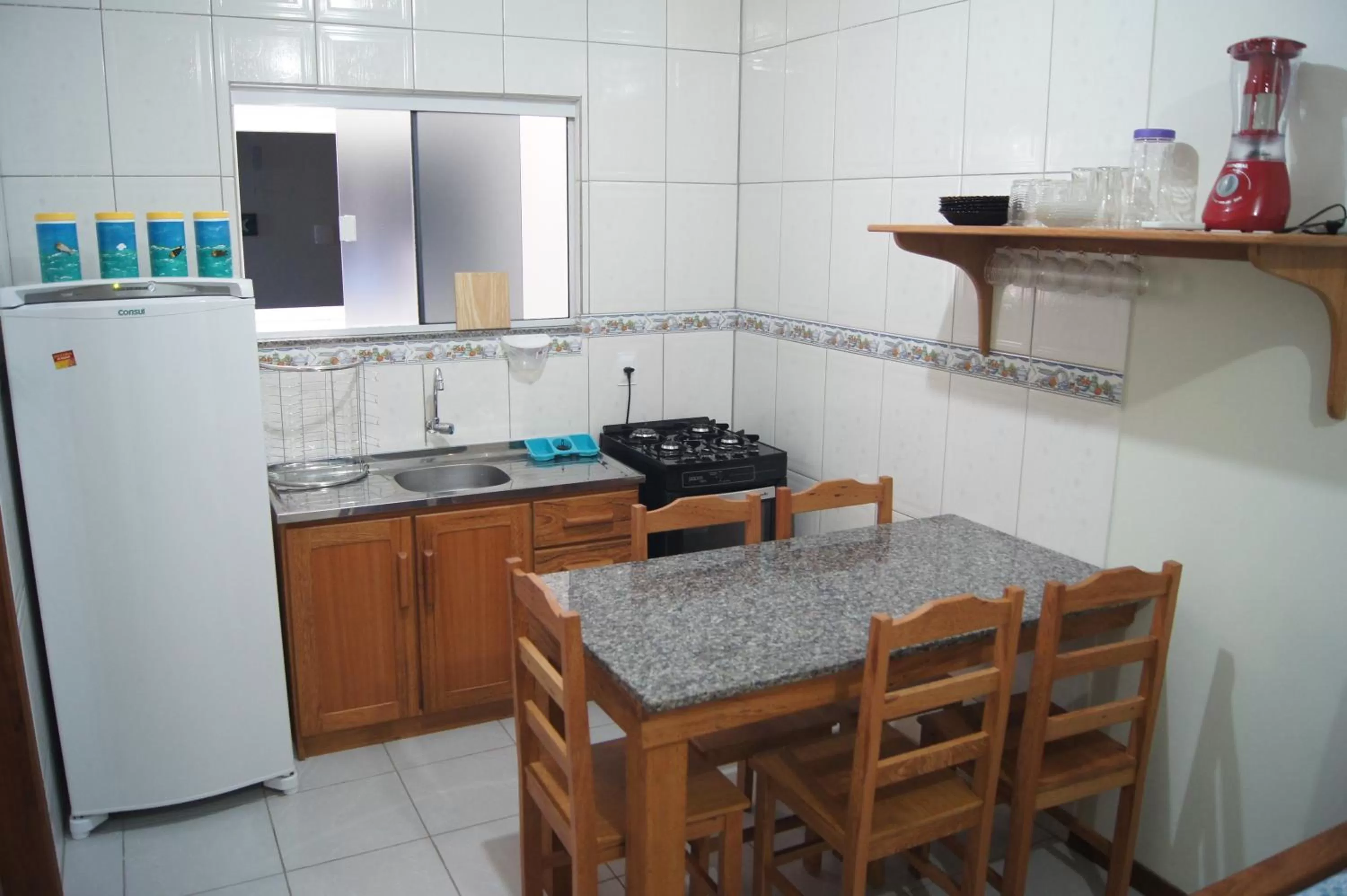 Kitchen or kitchenette in Pousada Pegadas na Areia
