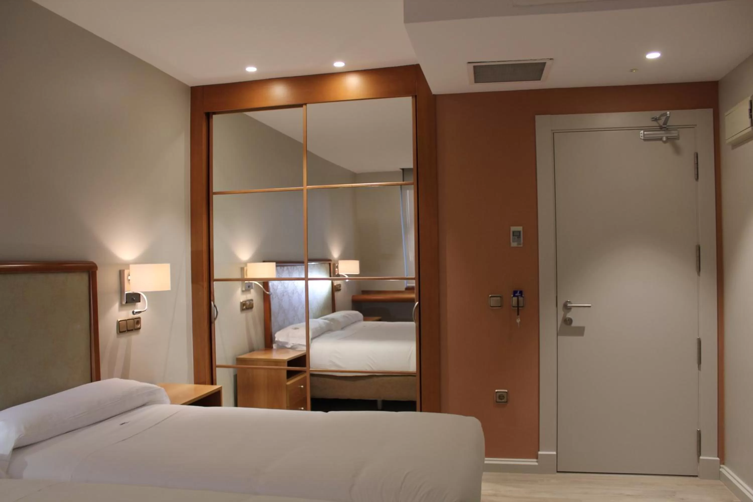 Photo of the whole room, Bed in Hotel Carreño