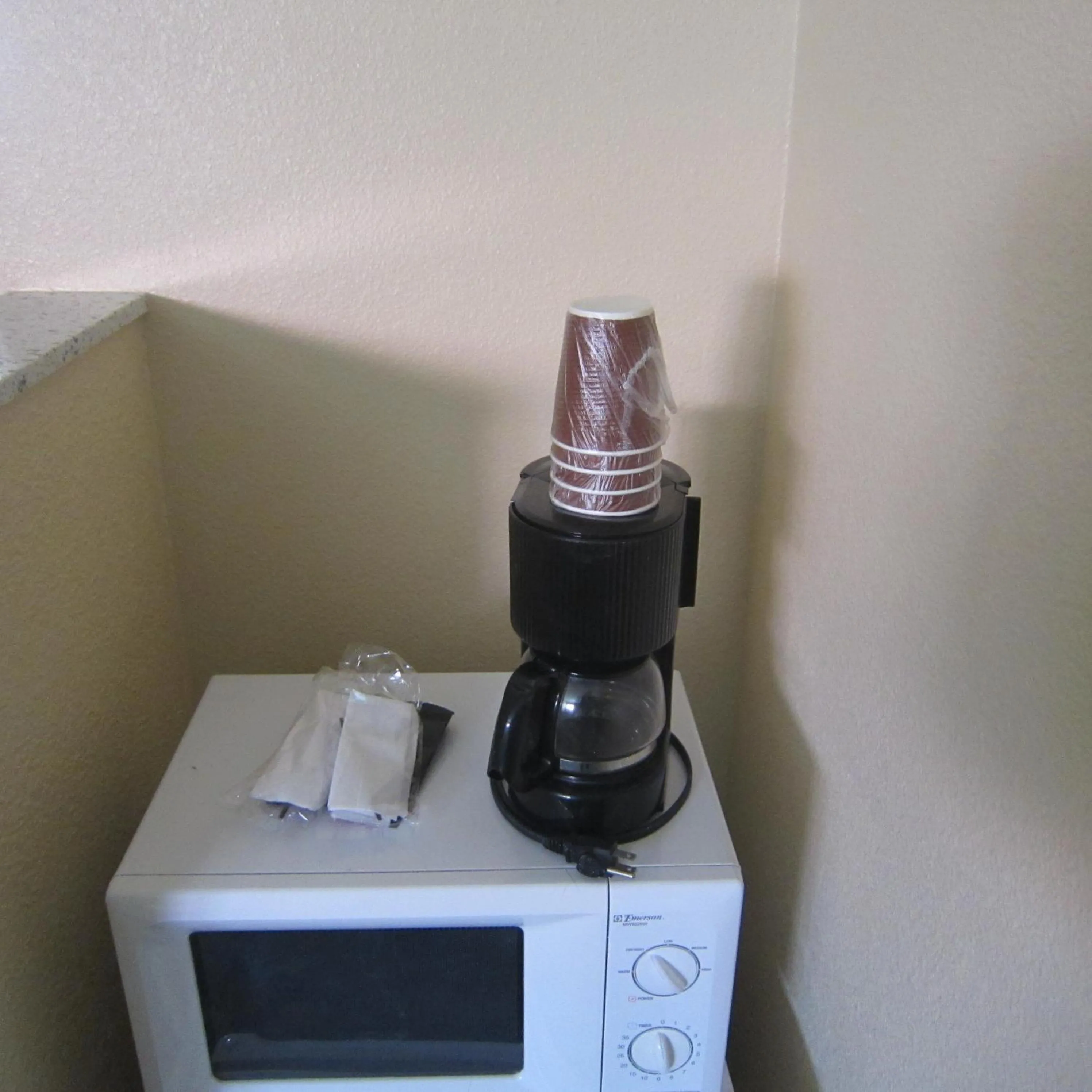 Coffee/tea facilities in Pacific Best Inn