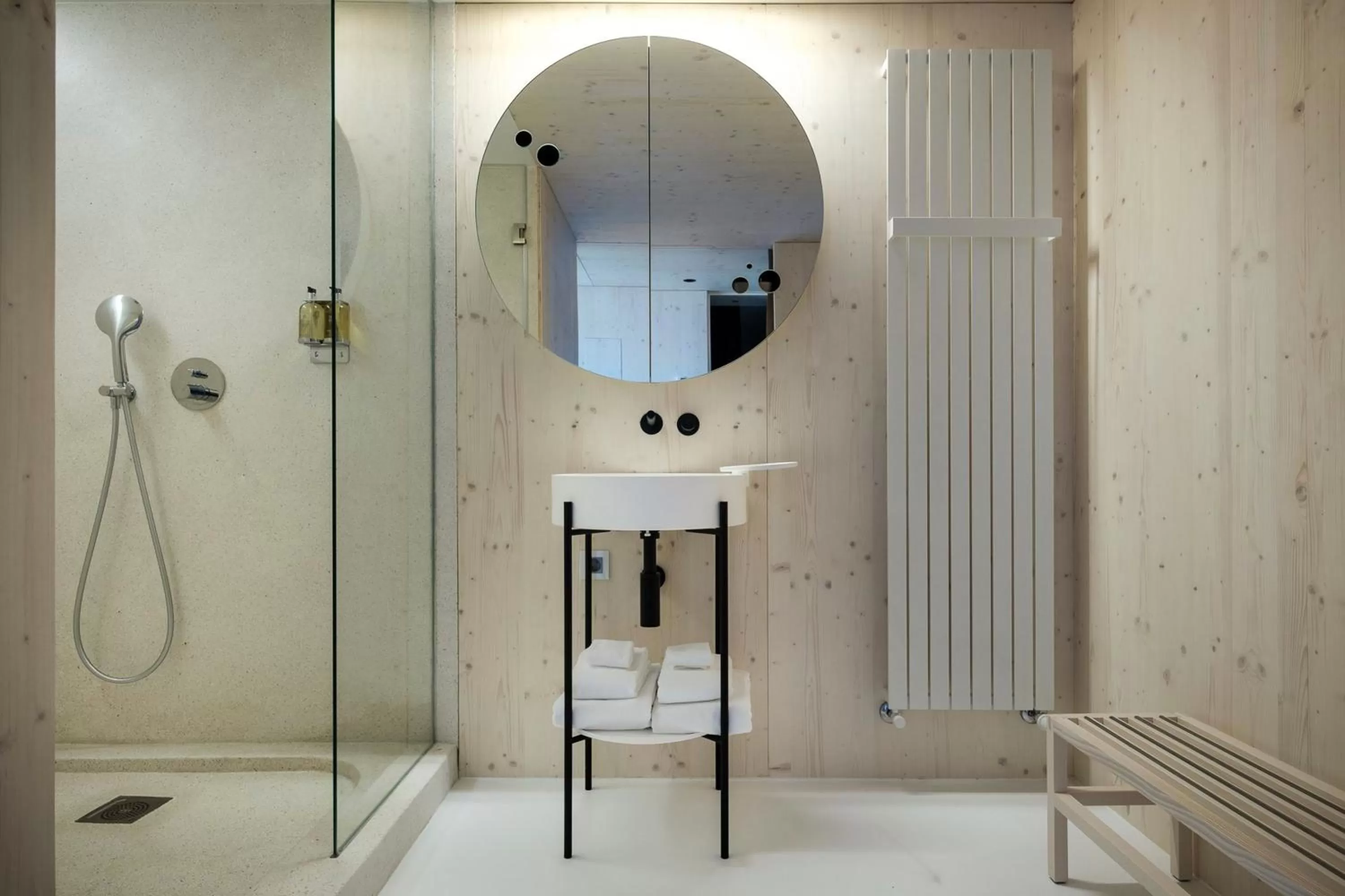 Shower in Casa de São Lourenço - Burel Panorama Hotel - member of Relais & Châteaux