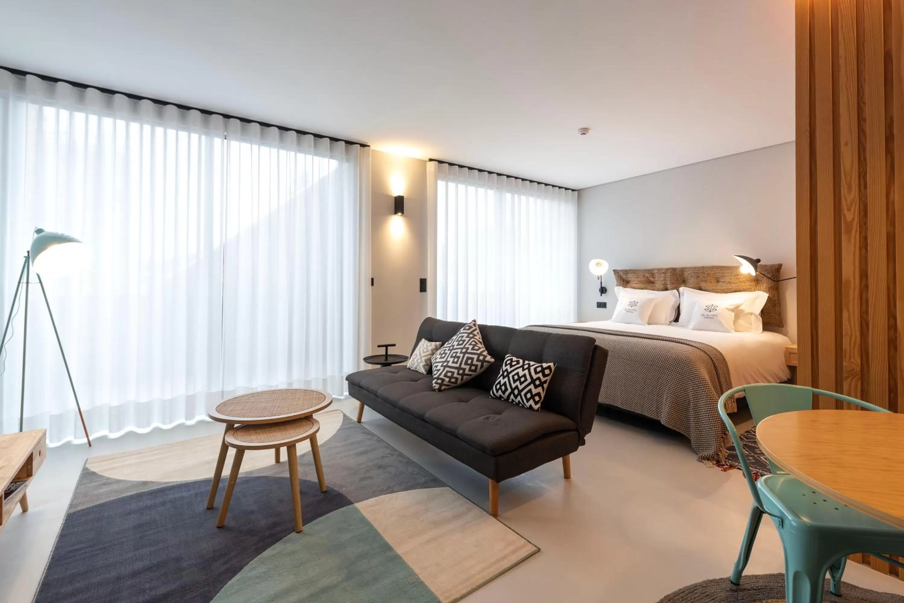 Photo of the whole room, Seating Area in Blau 1911