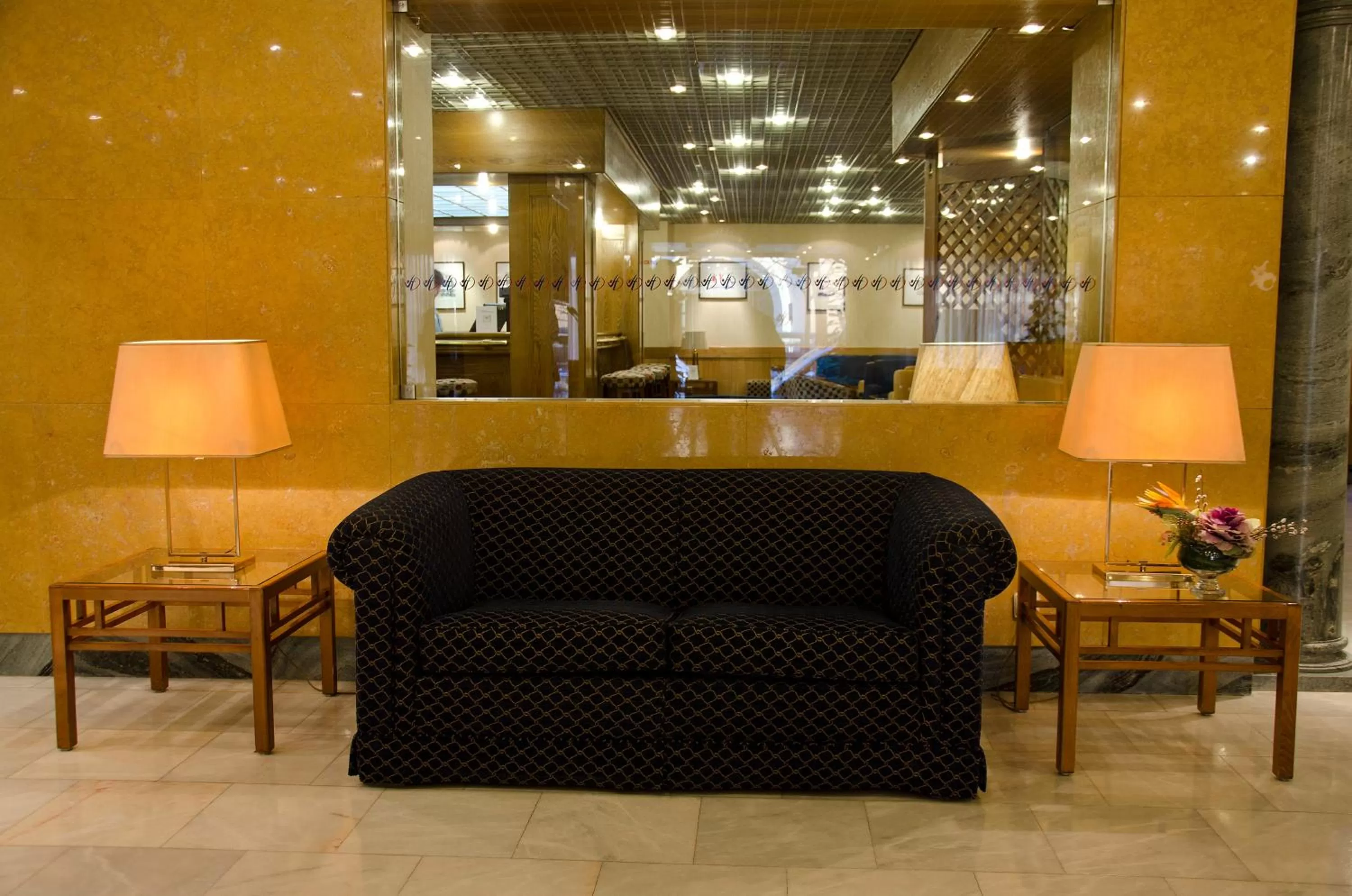 Lobby or reception in VIP Inn Berna Hotel