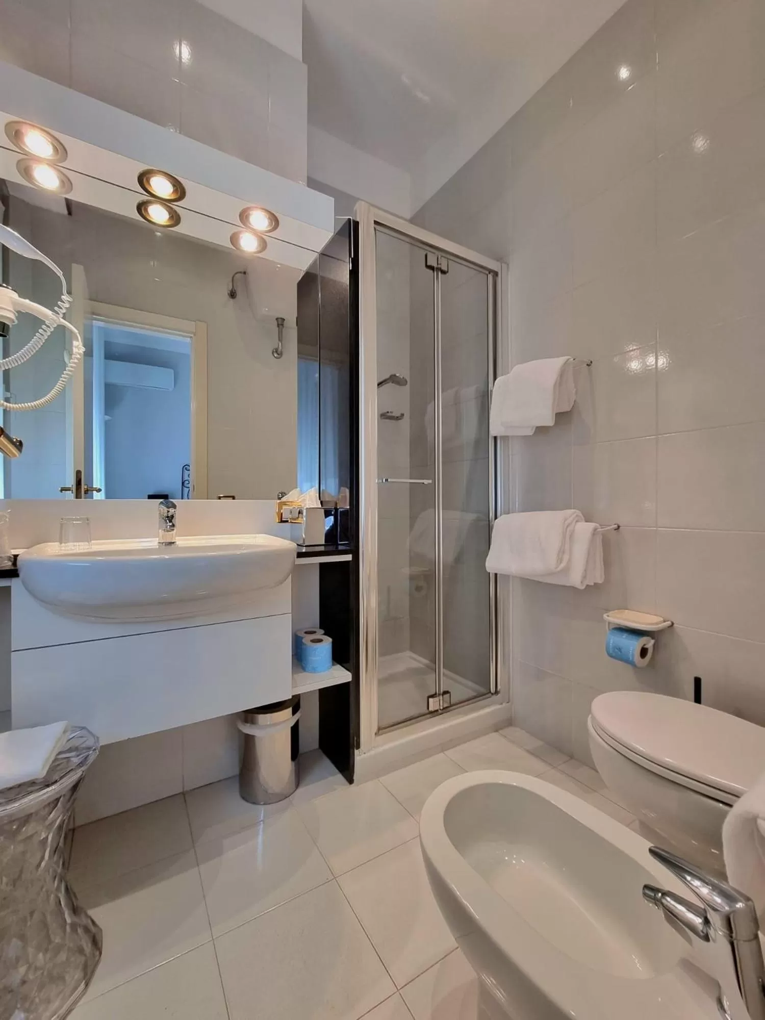 Bathroom in Grand Hotel Passetto