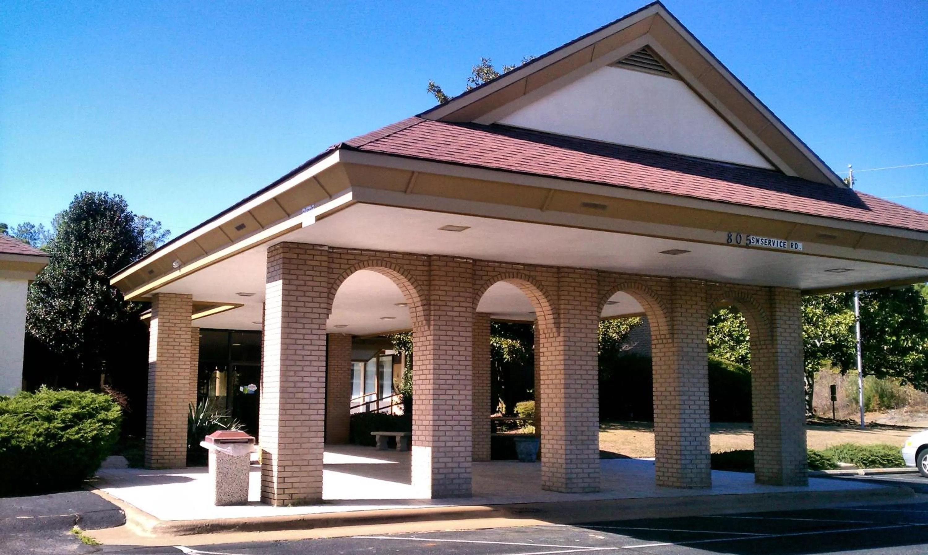 Facade/entrance in Clarion Inn Southern Pines - Pinehurst