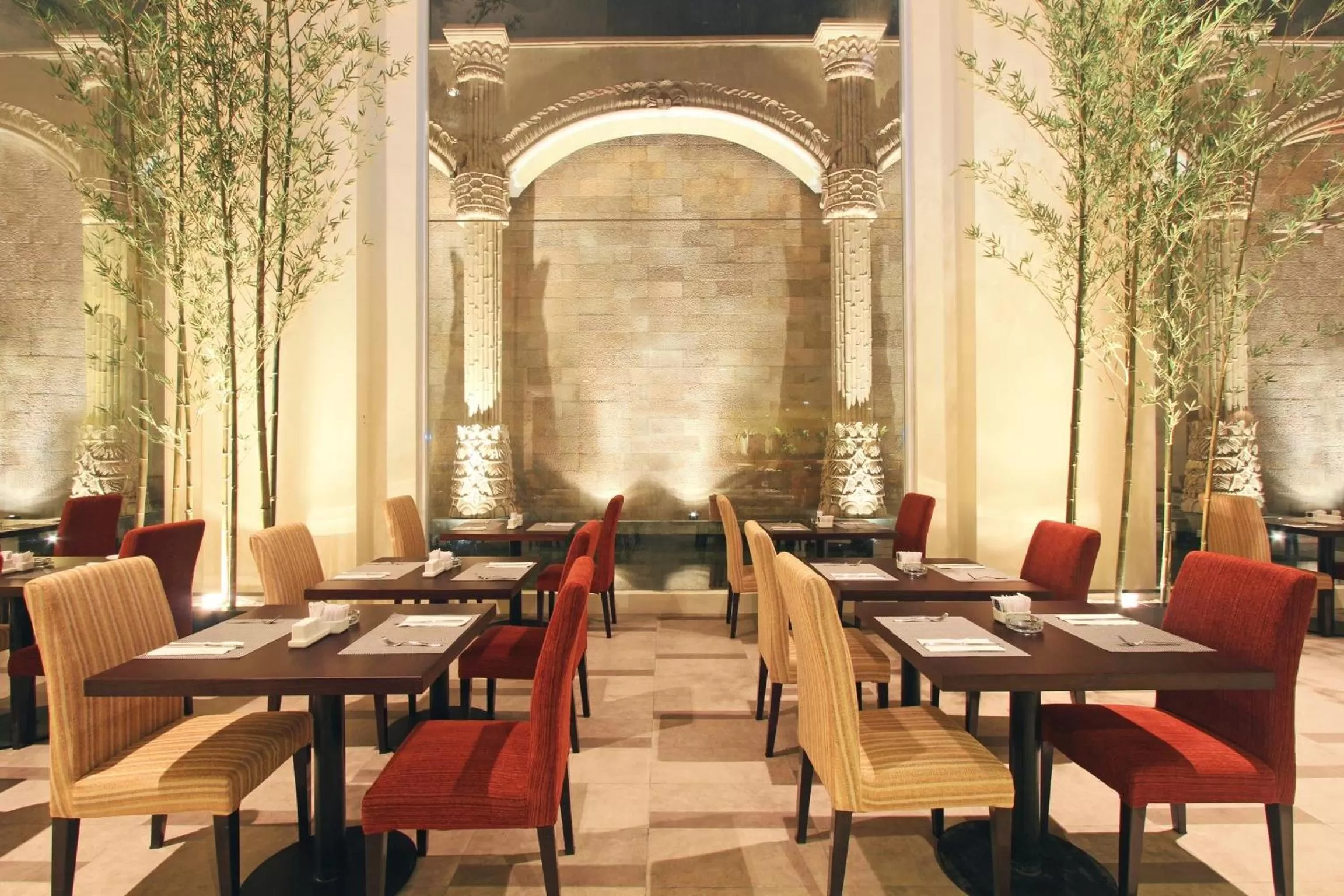 Restaurant/places to eat in Harmoni One Convention Hotel and Service Apartments