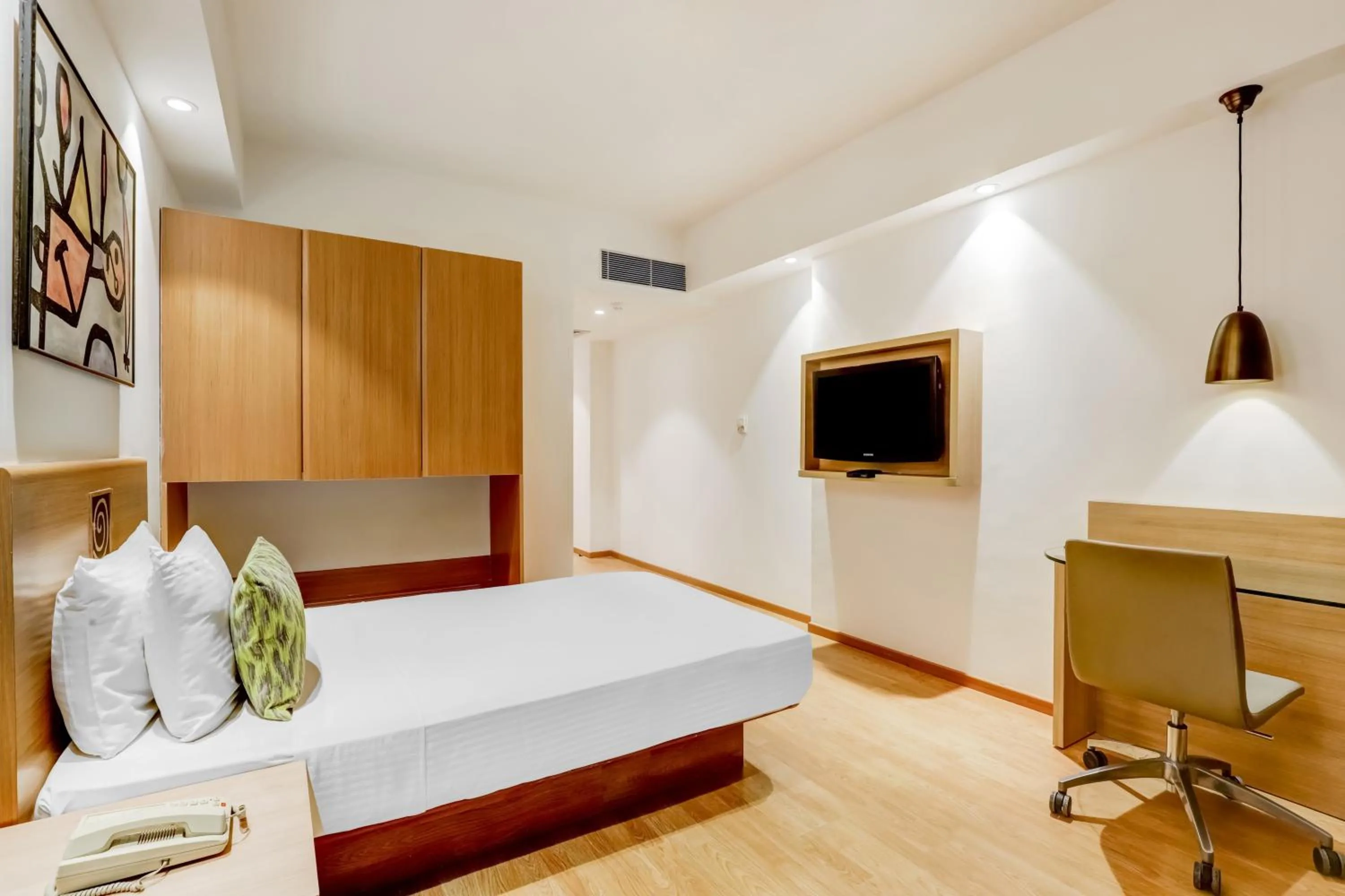 Bedroom, Bed in Lemon Tree Hotel, Ahmedabad
