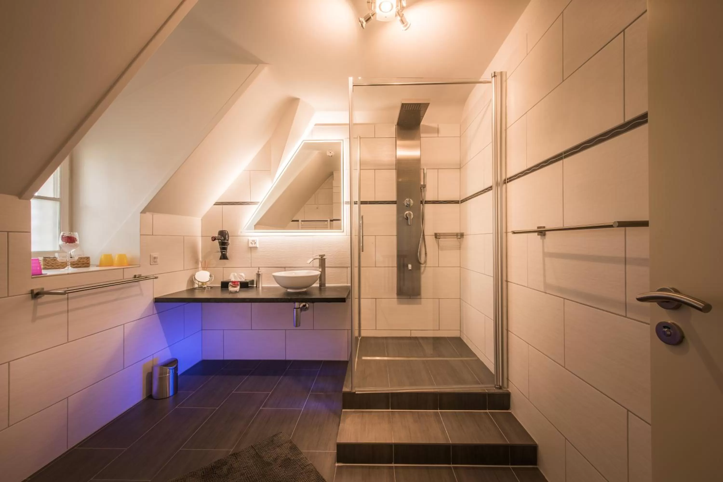 Shower in Max Aviation Villa & Apartments