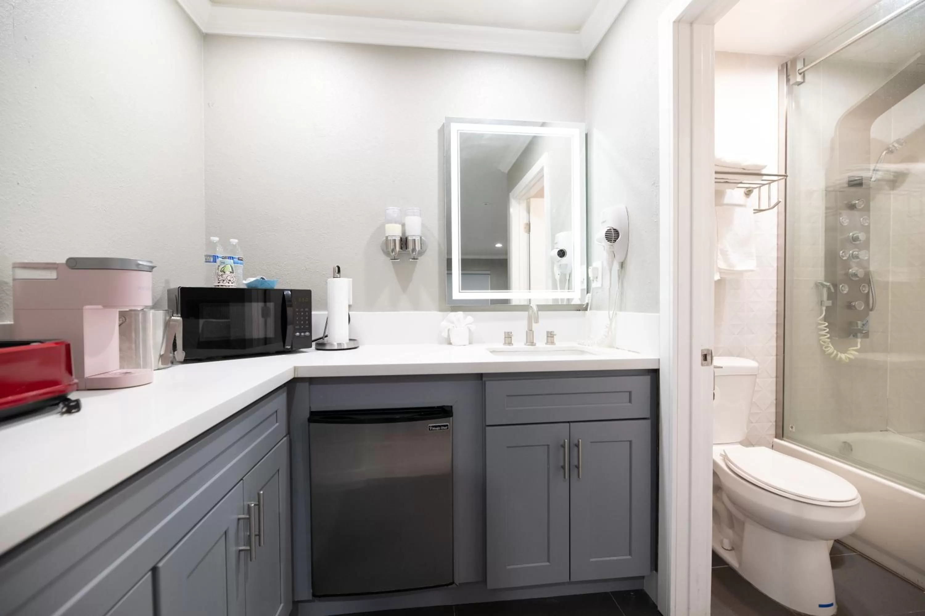 Bathroom in Omeo Suites