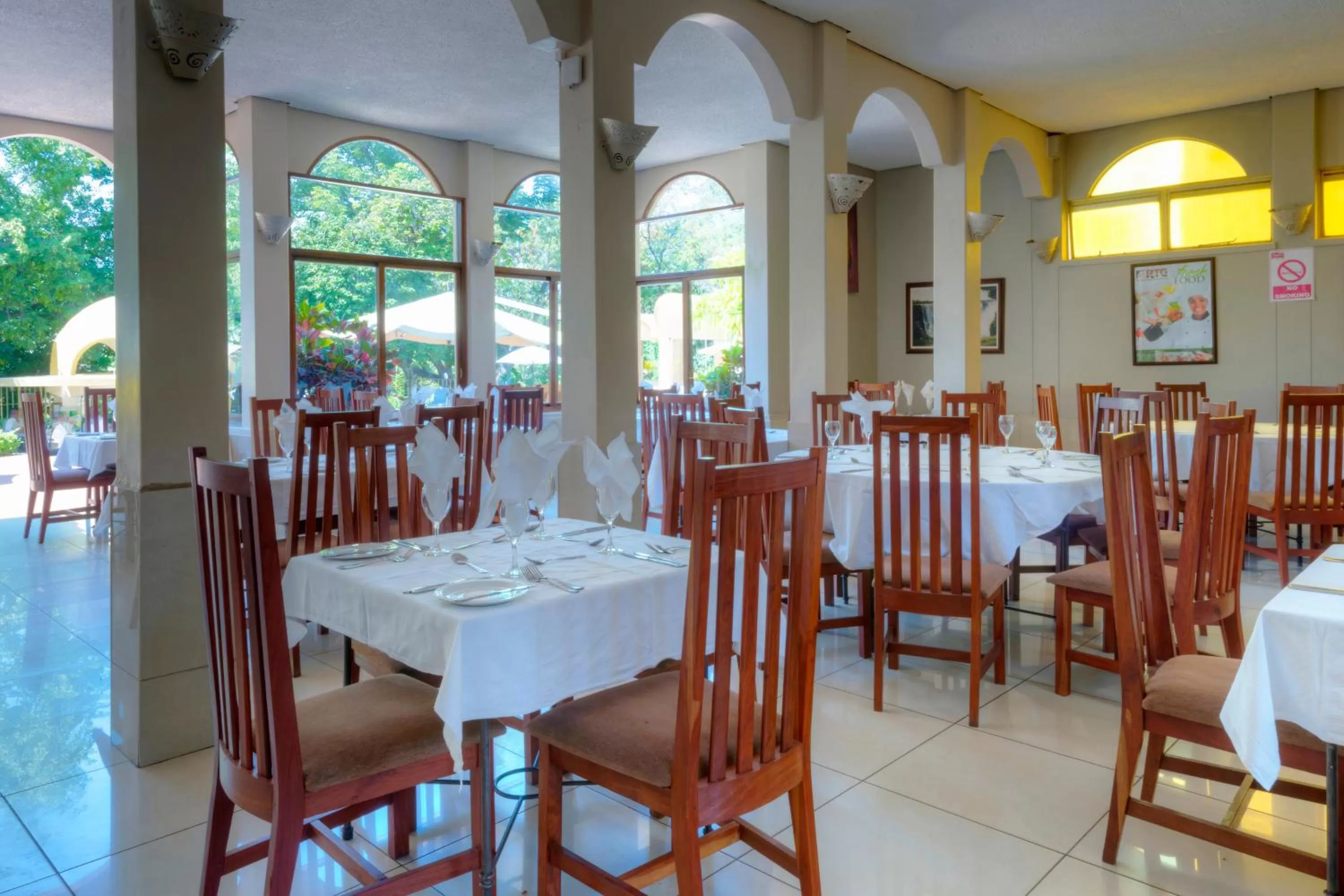 Restaurant/places to eat in Victoria Falls Rainbow Hotel