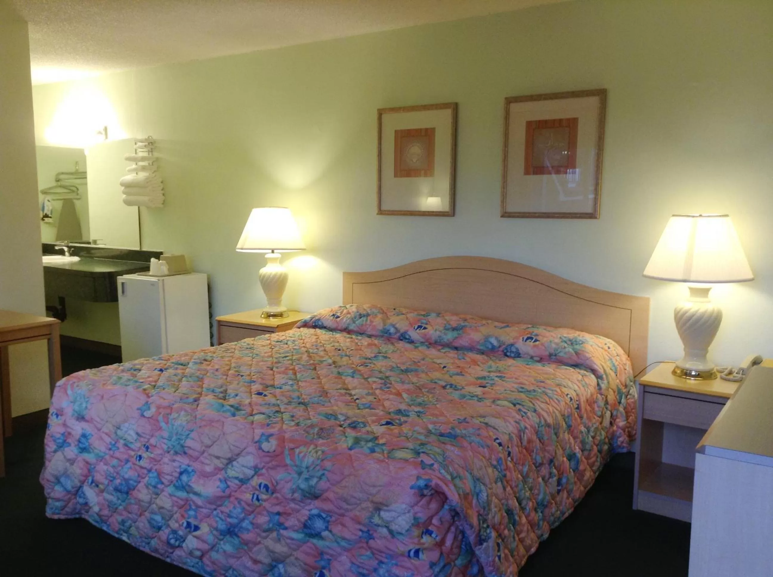 Bed in Seahorse Inn Manhattan Beach - LAX