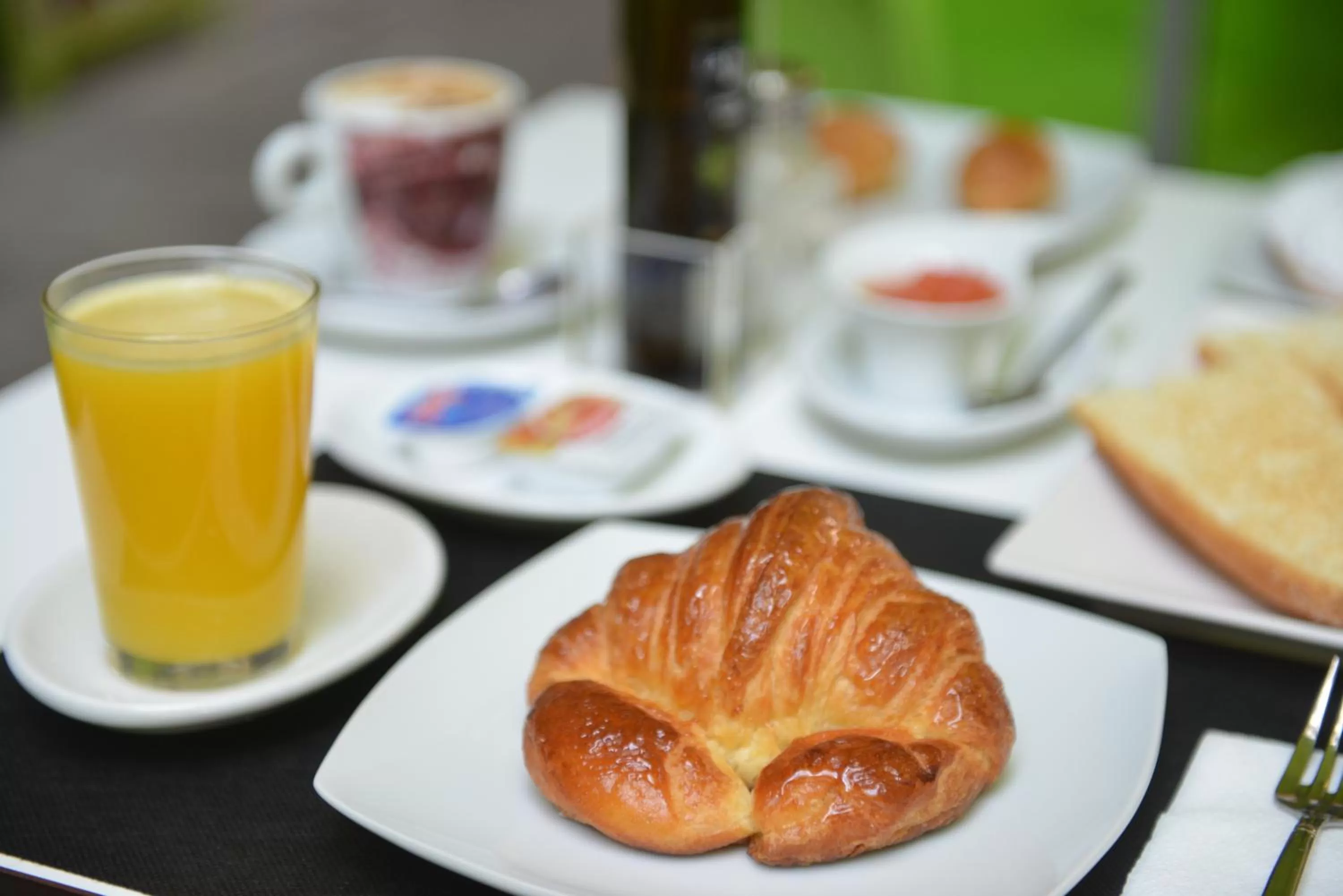 Buffet breakfast in MD Modern Hotel - Jardines