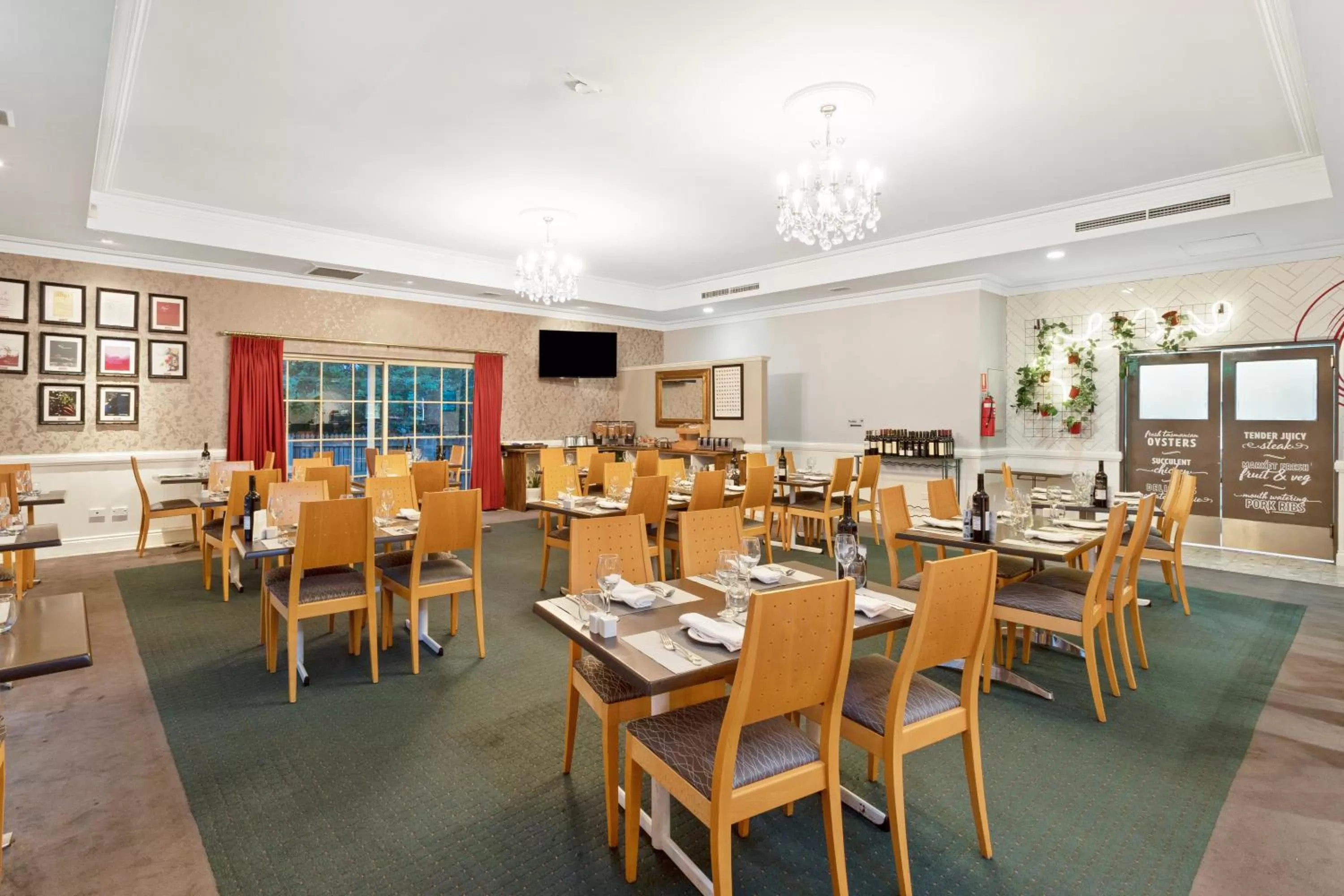 Restaurant/places to eat in Coopers Colonial Motel