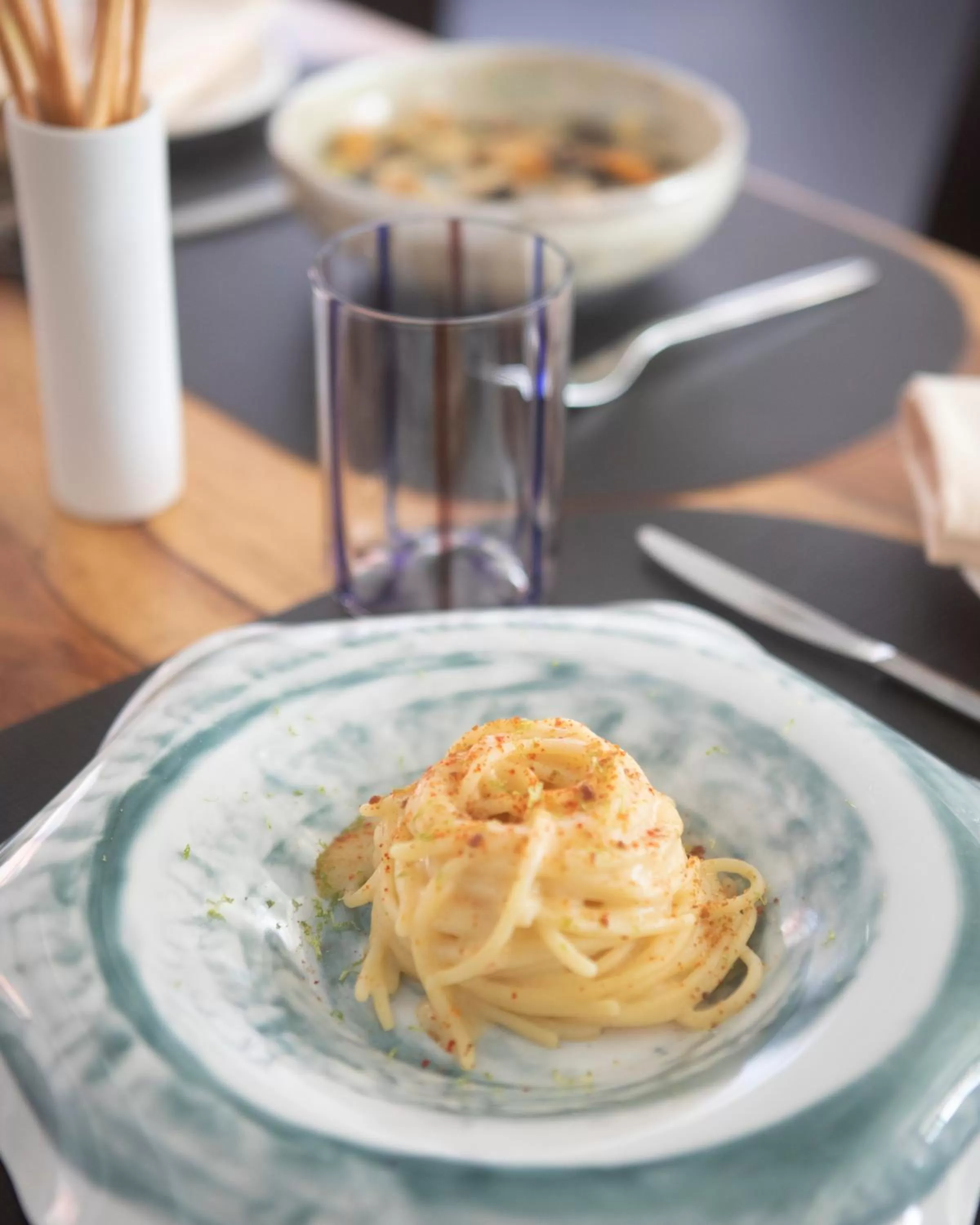 Restaurant/places to eat in Lac Hotel