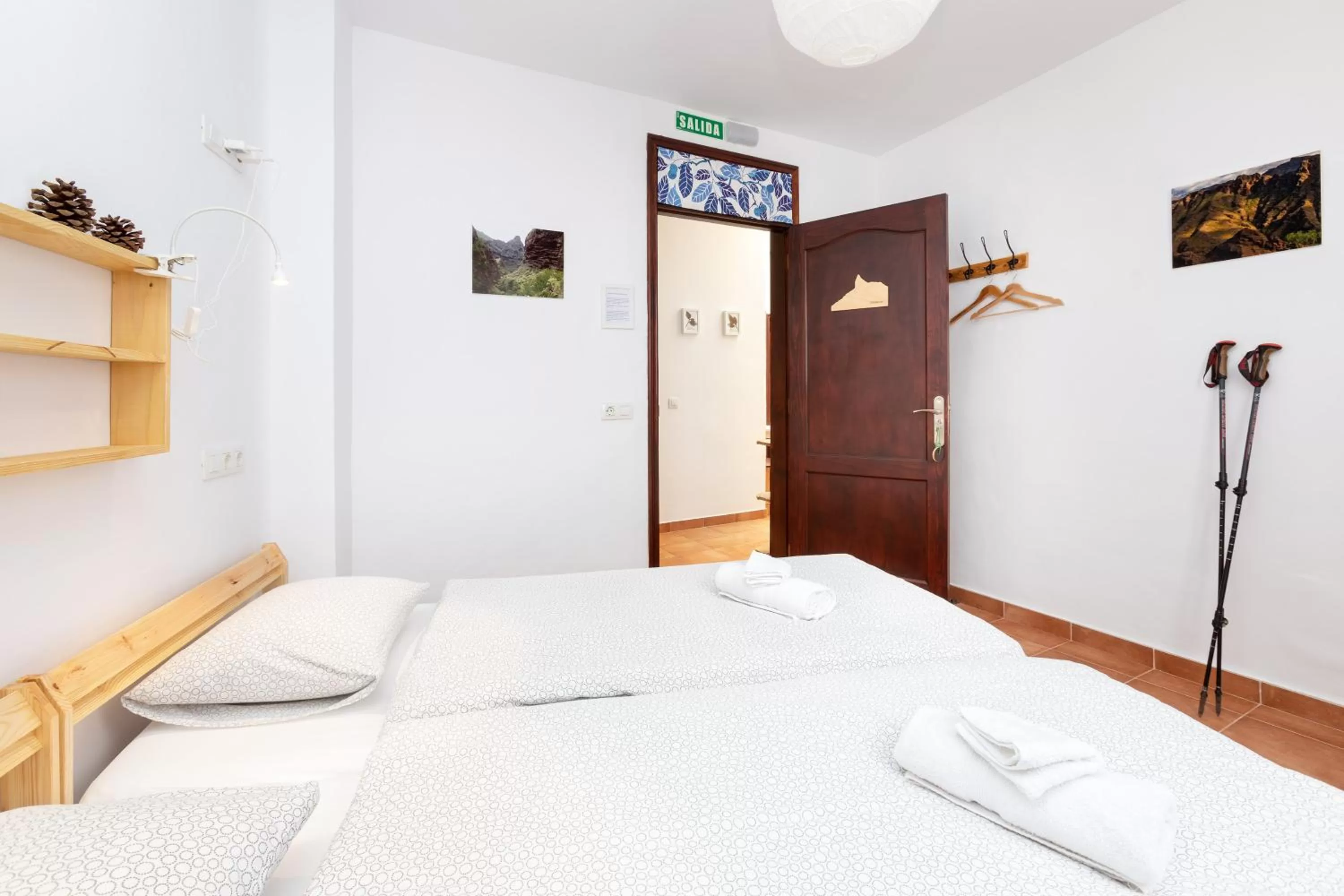 Twin Room with Shared Bathroom in TenoHomes Rustic House with Terrace & Nature Views