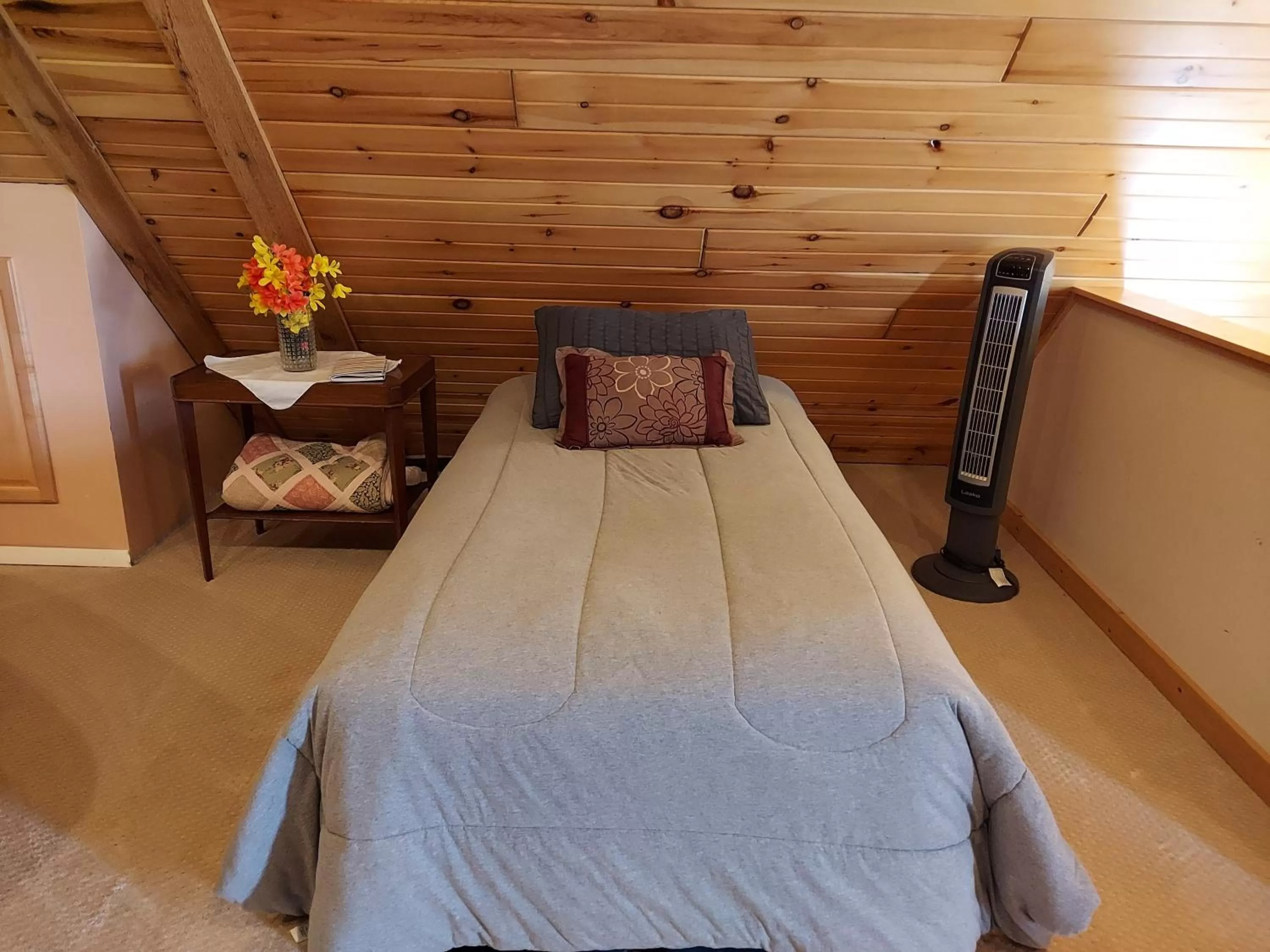 Bed in The Fresh Coast Inn at Ludington