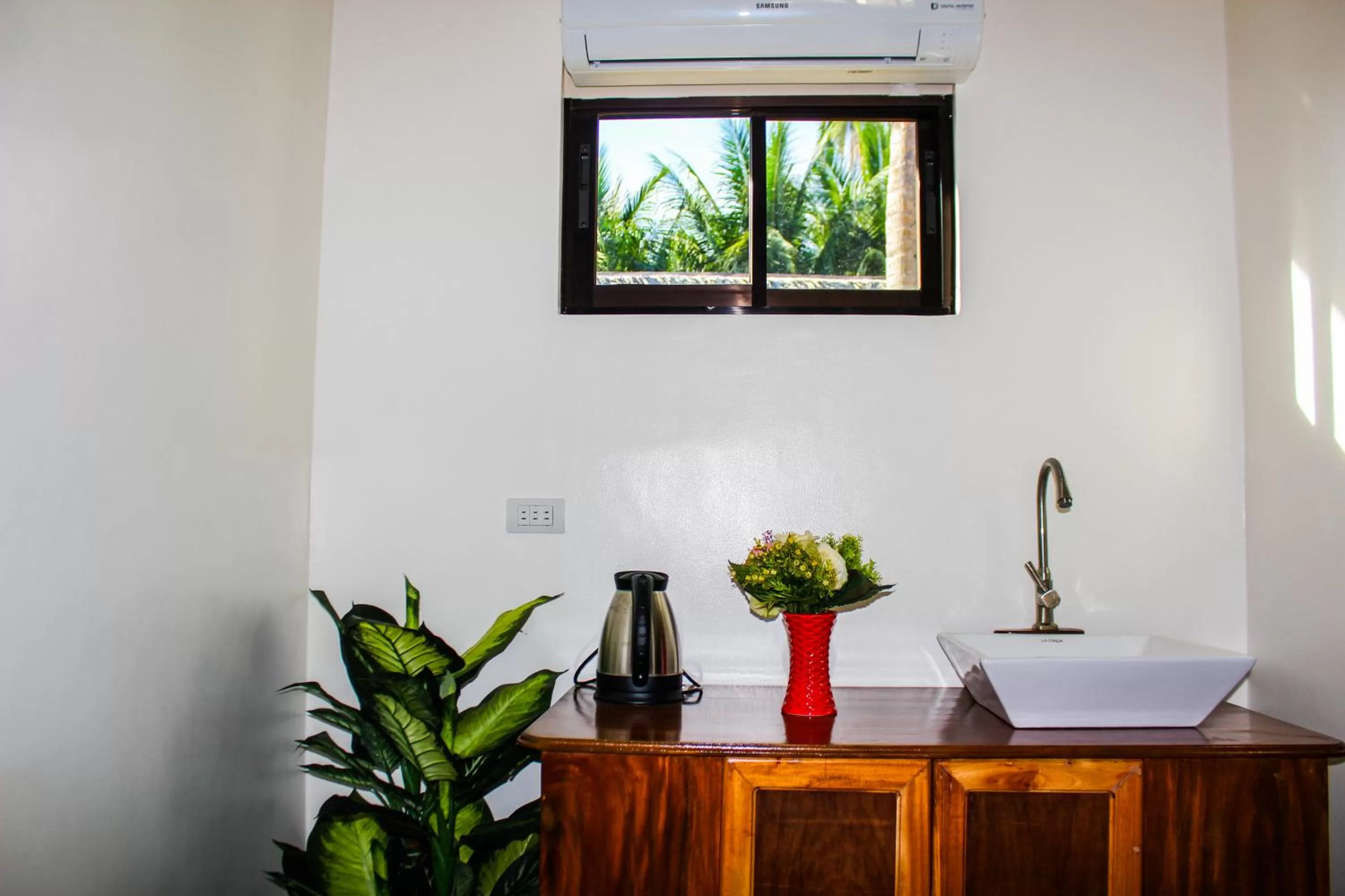 Kitchen or kitchenette in Aloha Seaside Resort