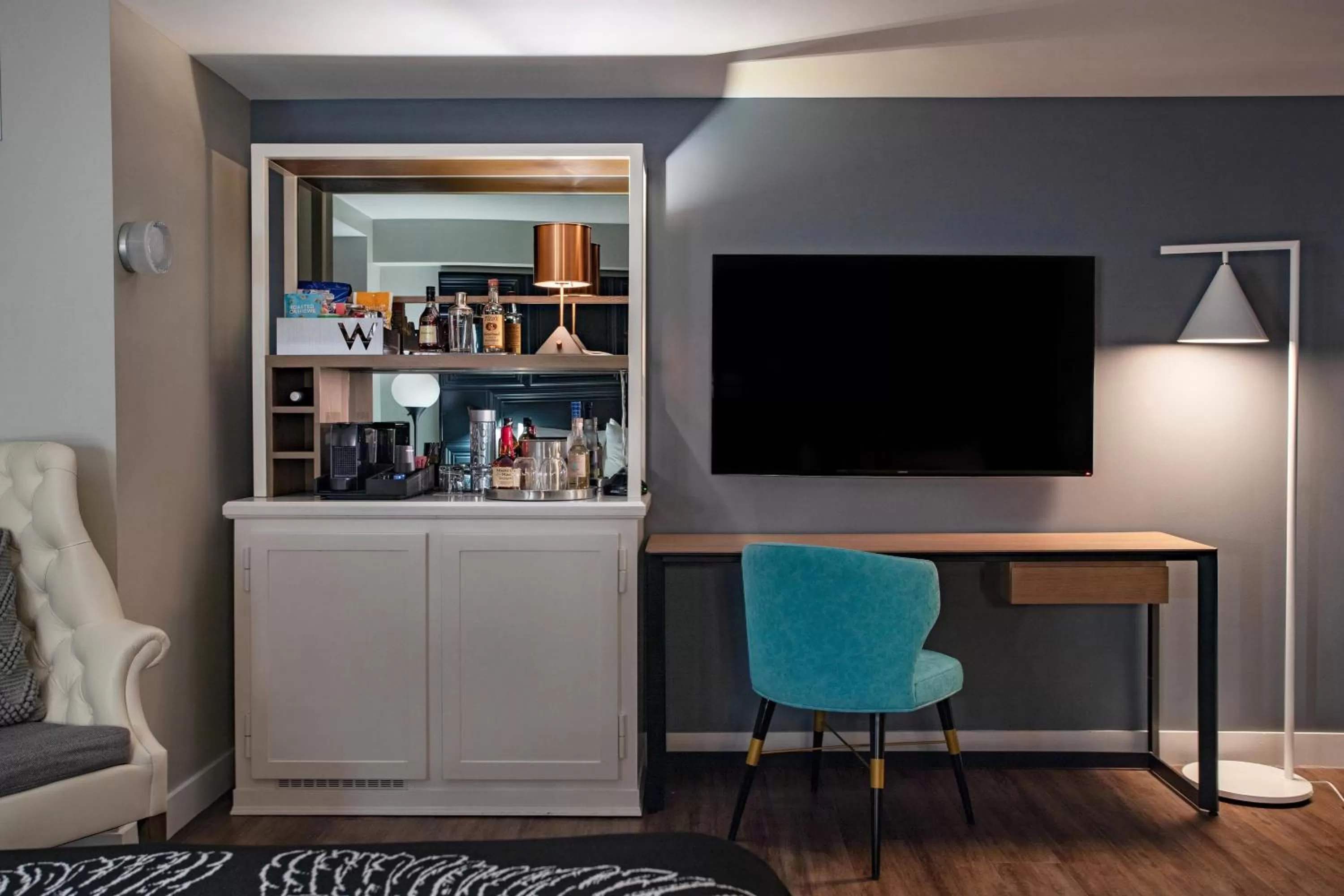 Photo of the whole room in W Boston