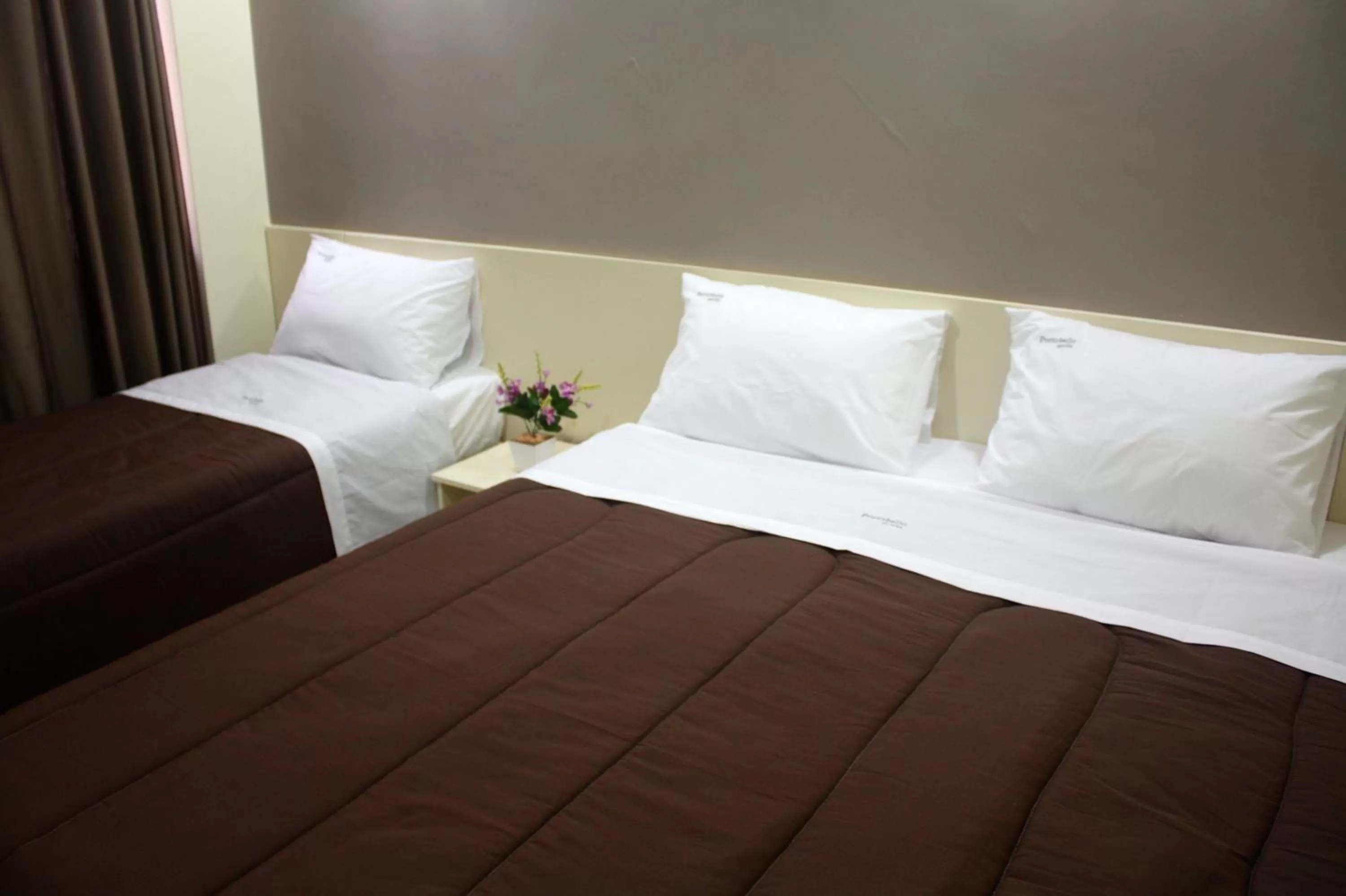 Bed in Hotel Portobello