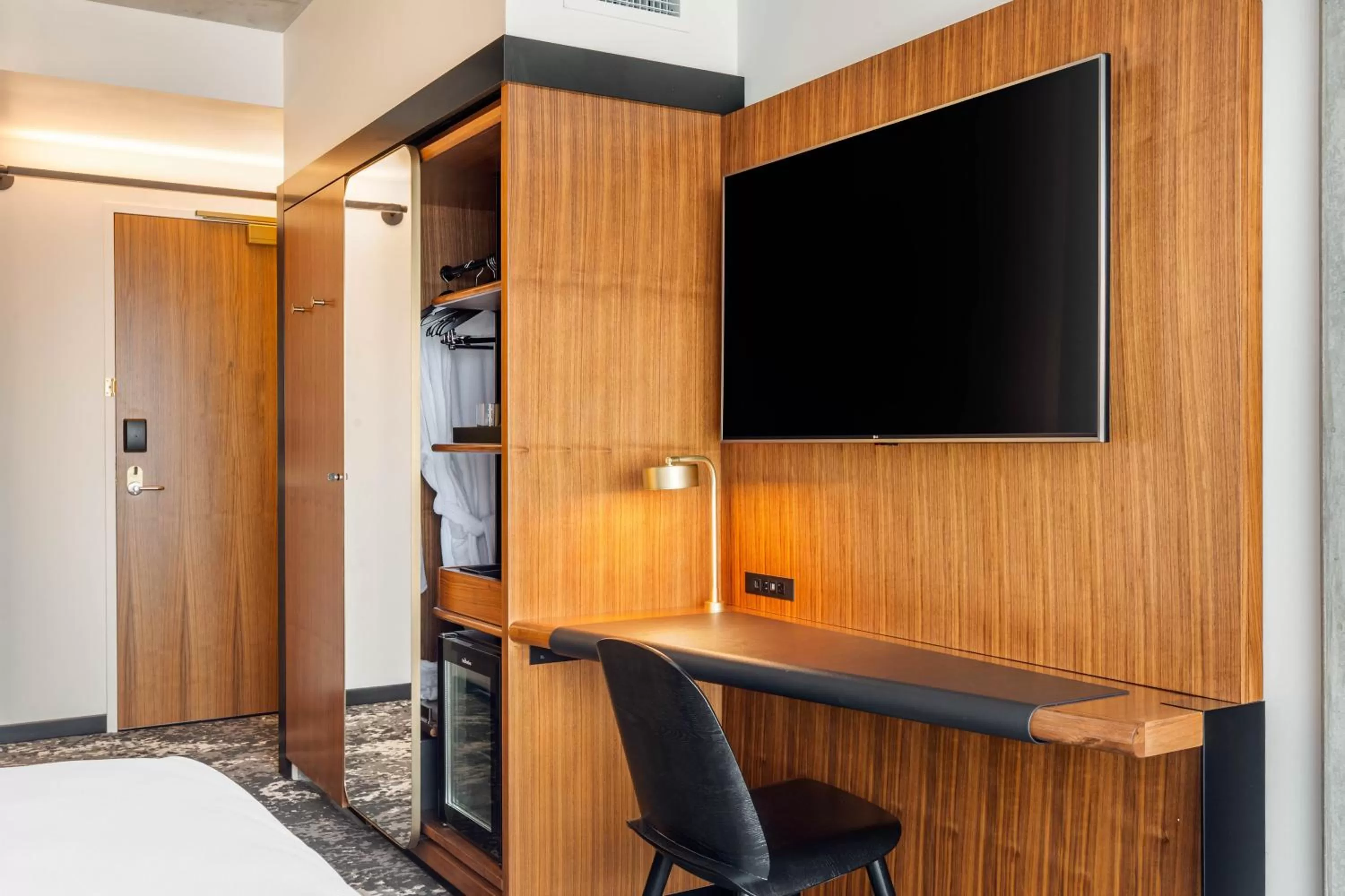 TV and multimedia in Cambria Hotel Boston Downtown - Seaport