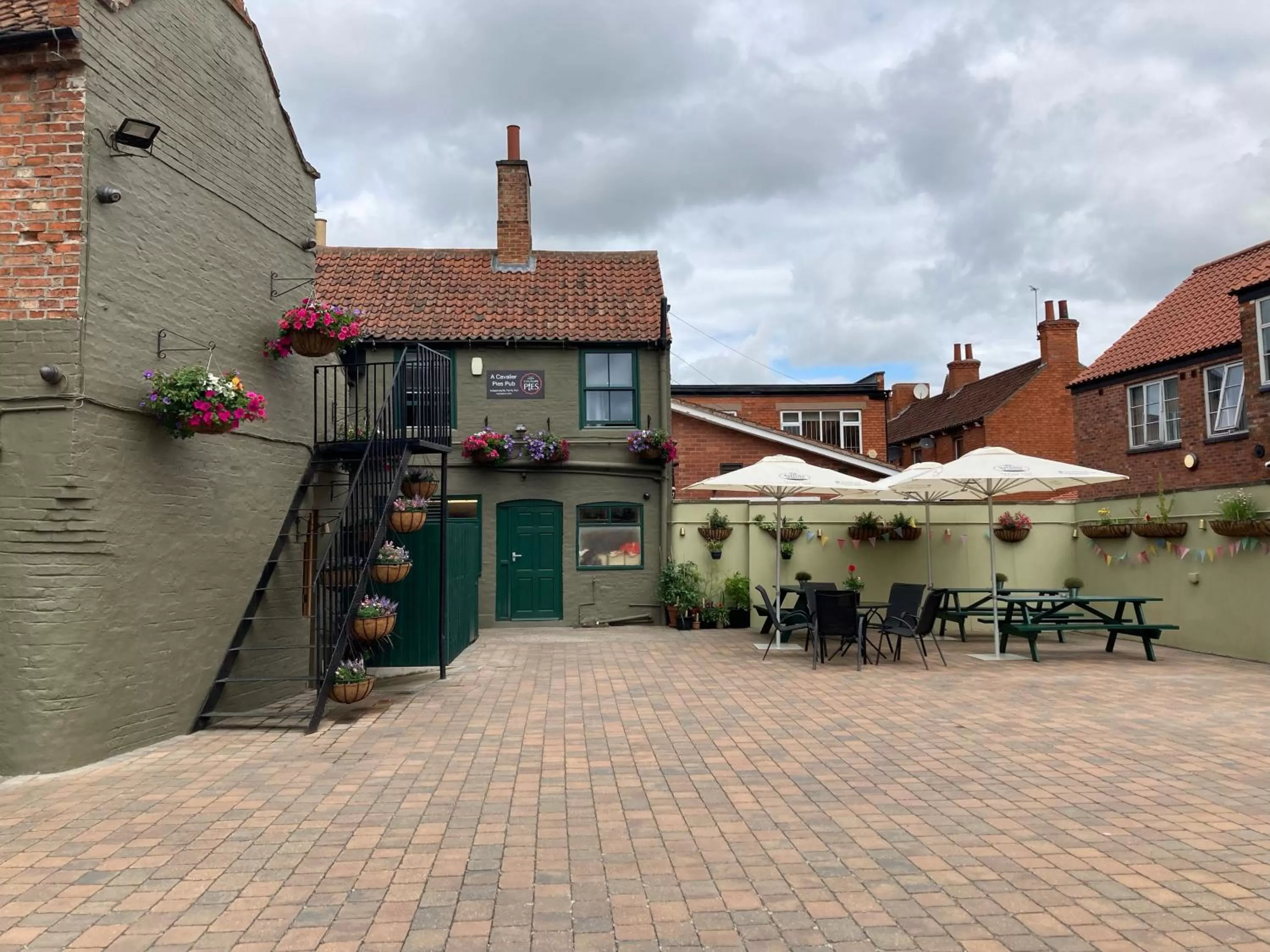 Property building in Beaumond Cross Inn