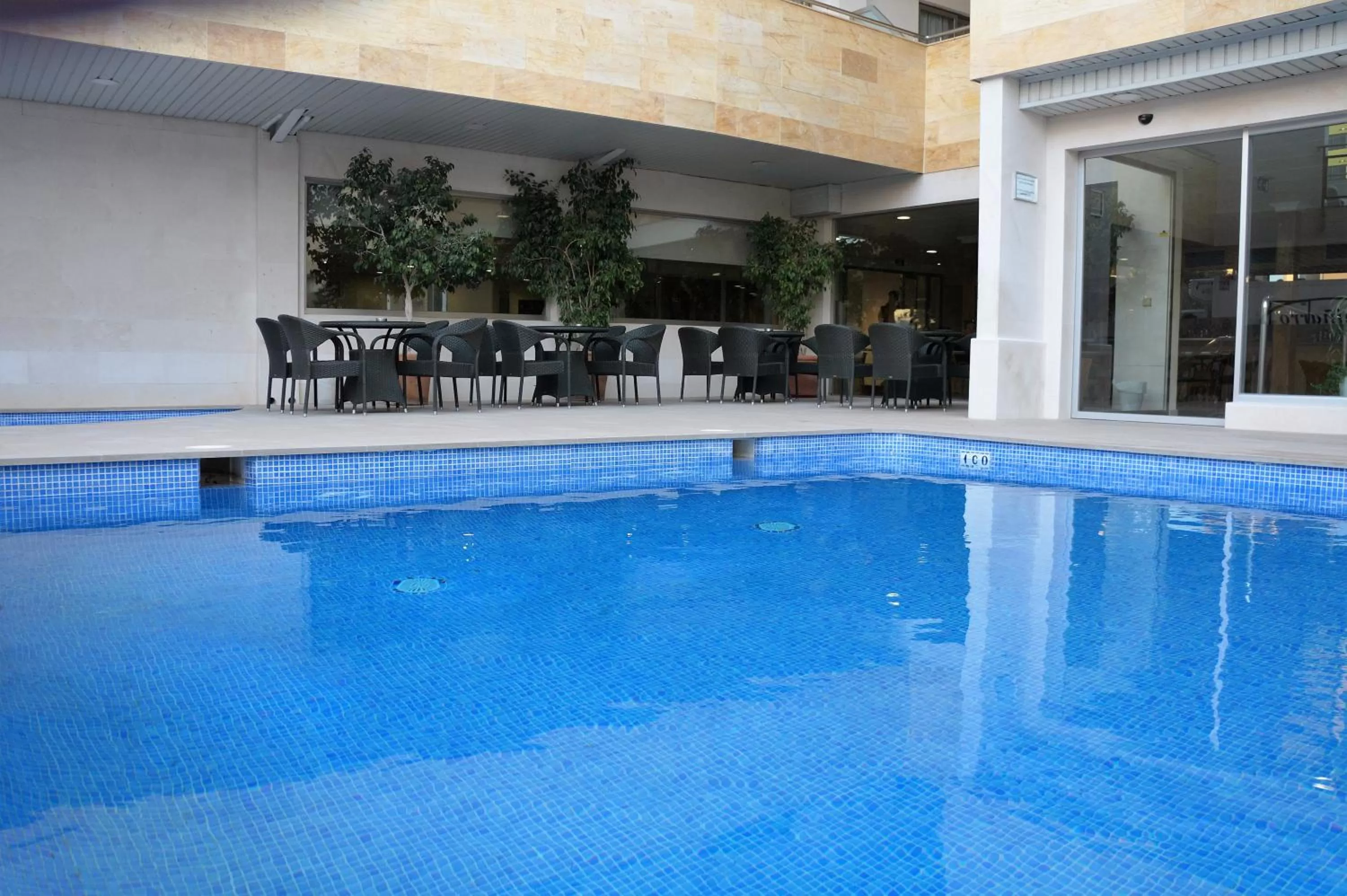 Swimming pool in Hotel Carlos I
